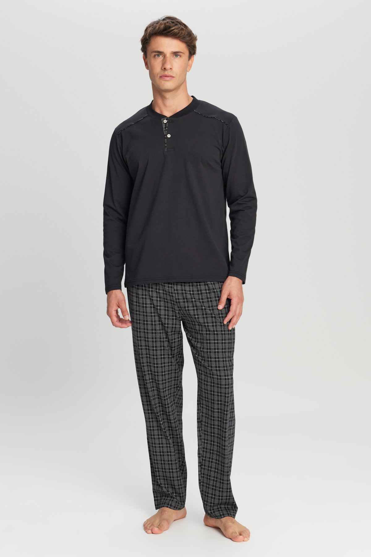 AC&Co / Altınyıldız Classics Erkek Siyah %100 Pamuk Standart Fit Hakim Yaka Desenli Cepli Pijama Takımı
