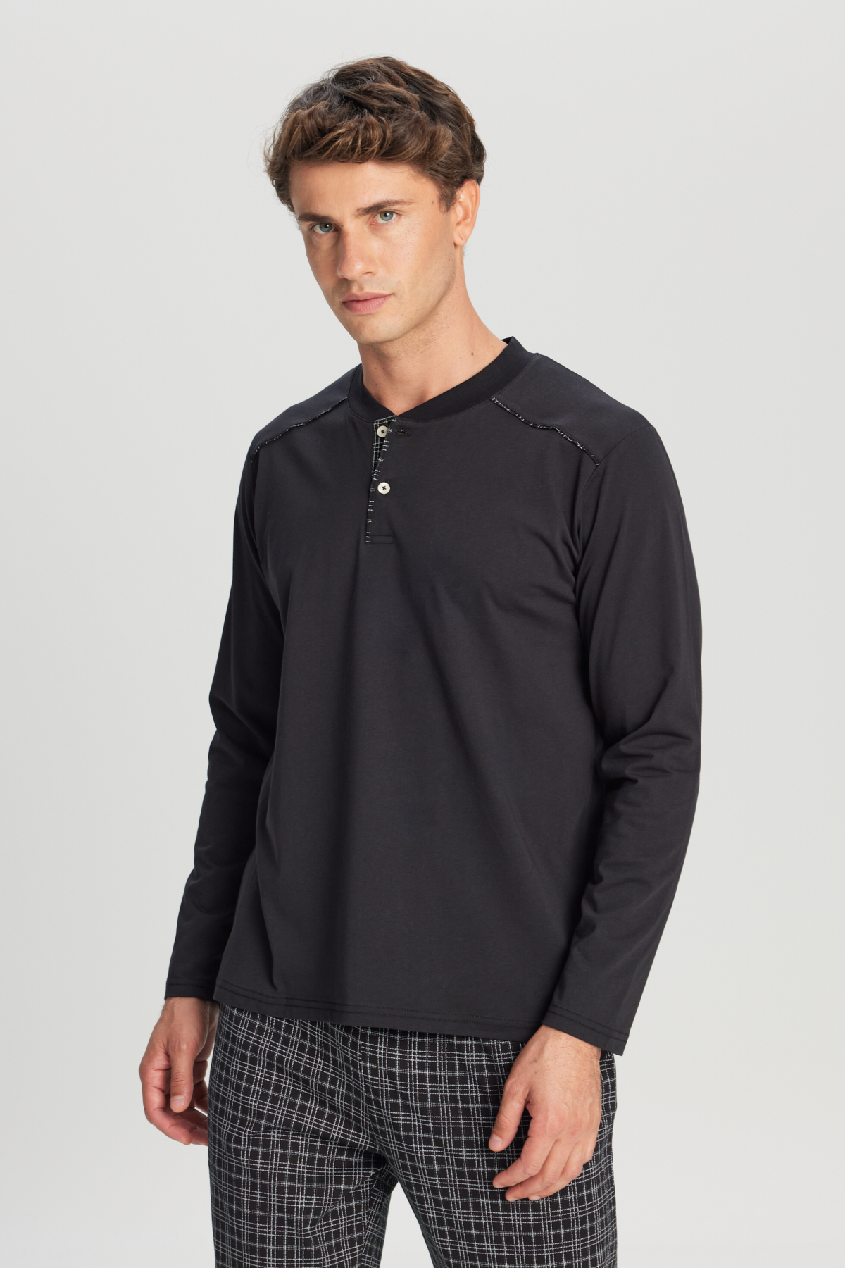 AC&Co / Altınyıldız Classics Erkek Siyah %100 Pamuk Standart Fit Hakim Yaka Desenli Cepli Pijama Takımı görsel 2