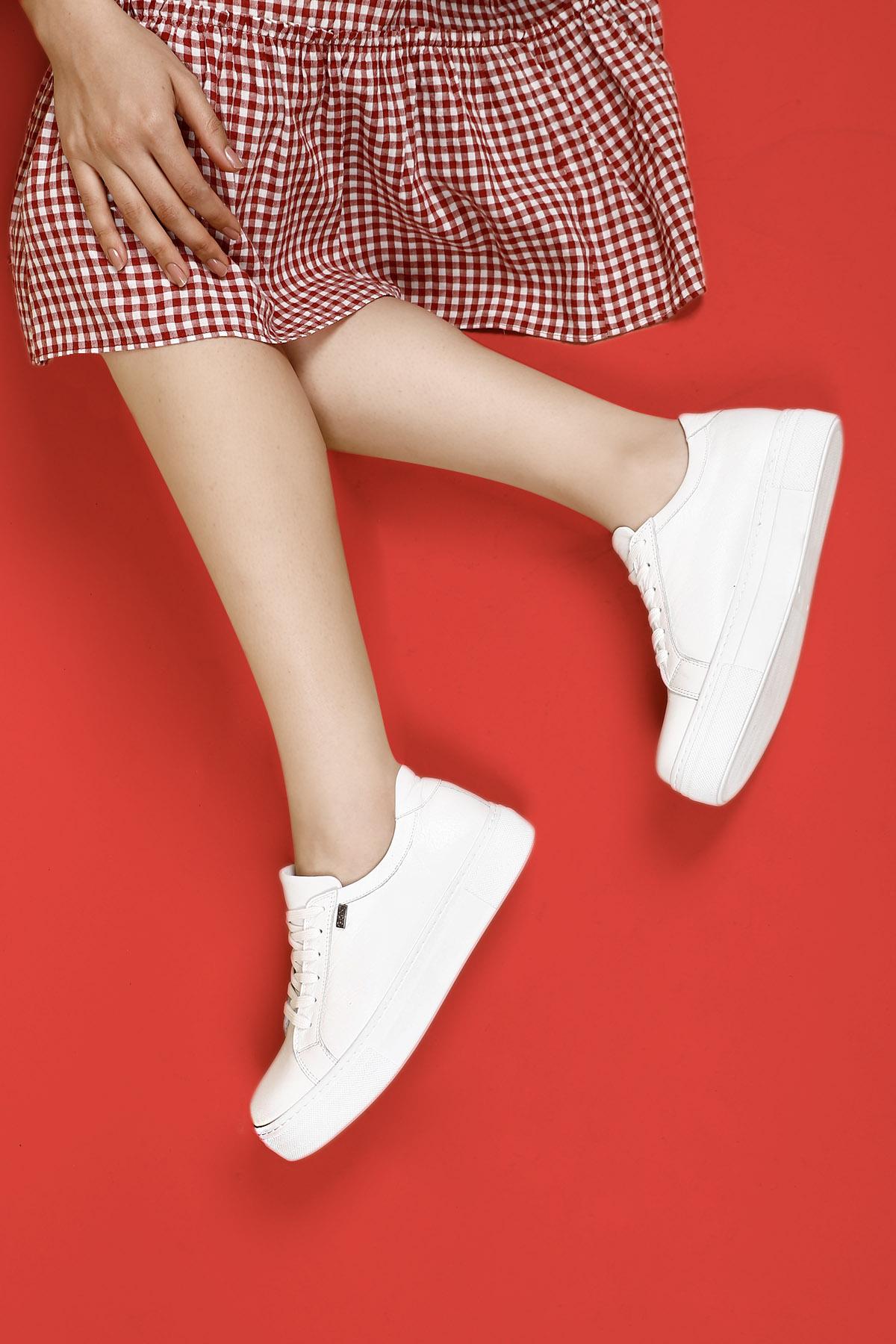 GÖNDERİ(R) Hakiki Deri Yuvarlak Burun Dolgu Taban Bağcıklı Kadın Sneaker 24240