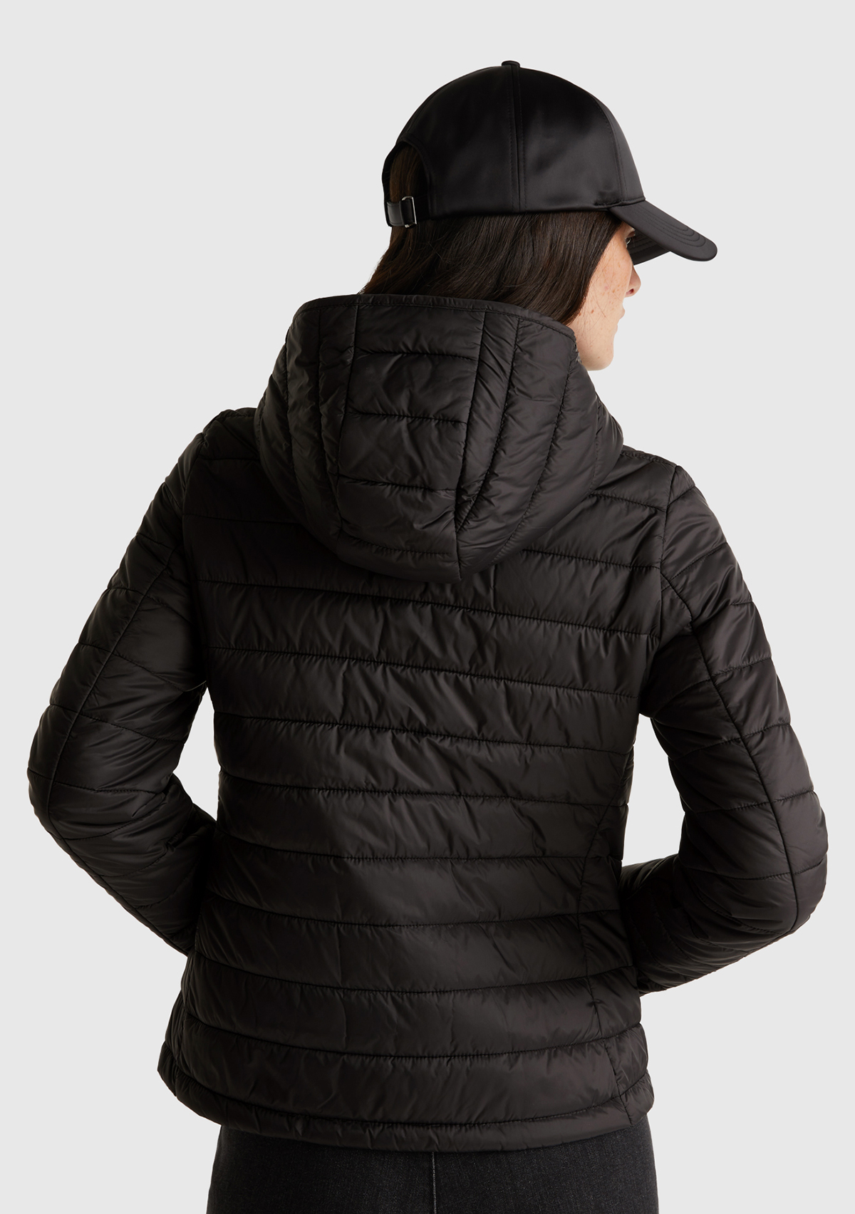 United Colors Of Benetton Kadın Siyah Polyester Dolgulu Feramuarlı Kapüşonlu Slim Fit Puffer Mont görsel 3