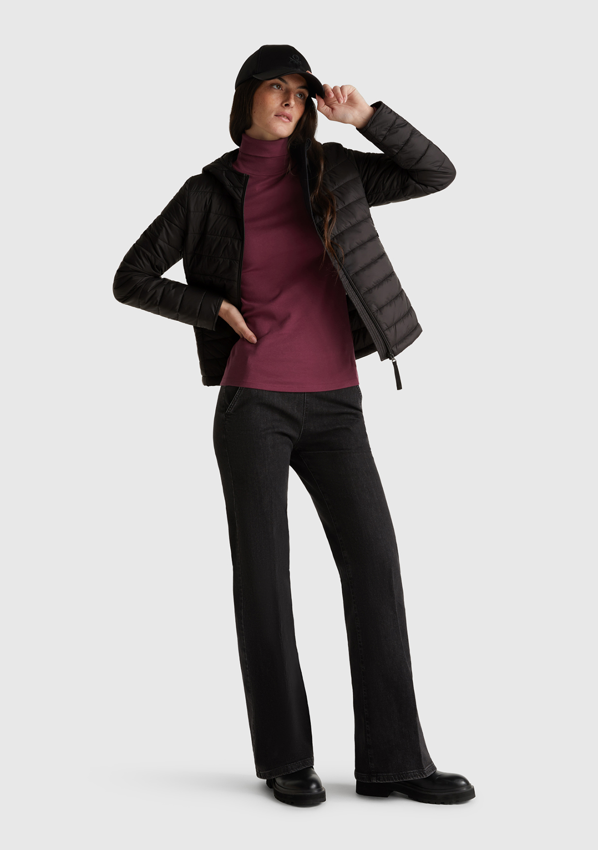 United Colors Of Benetton Kadın Siyah Polyester Dolgulu Feramuarlı Kapüşonlu Slim Fit Puffer Mont görsel 5