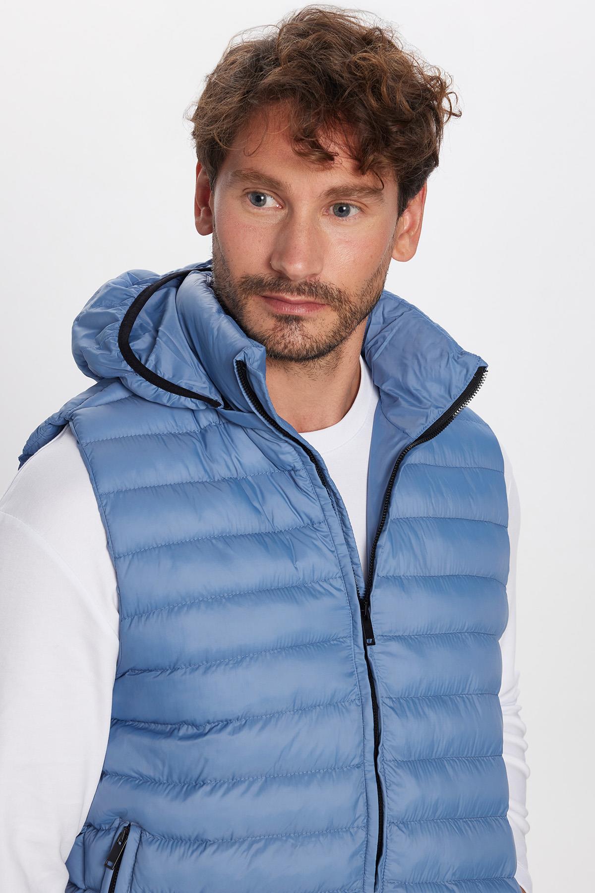 TUDORS Erkek Slim Fit Dar Kesim Rüzgar Geçirmez Cepli Mavi Çıkarılabilir Kapüşonlu Sıcak Tutan Şişme Yelek görsel 2