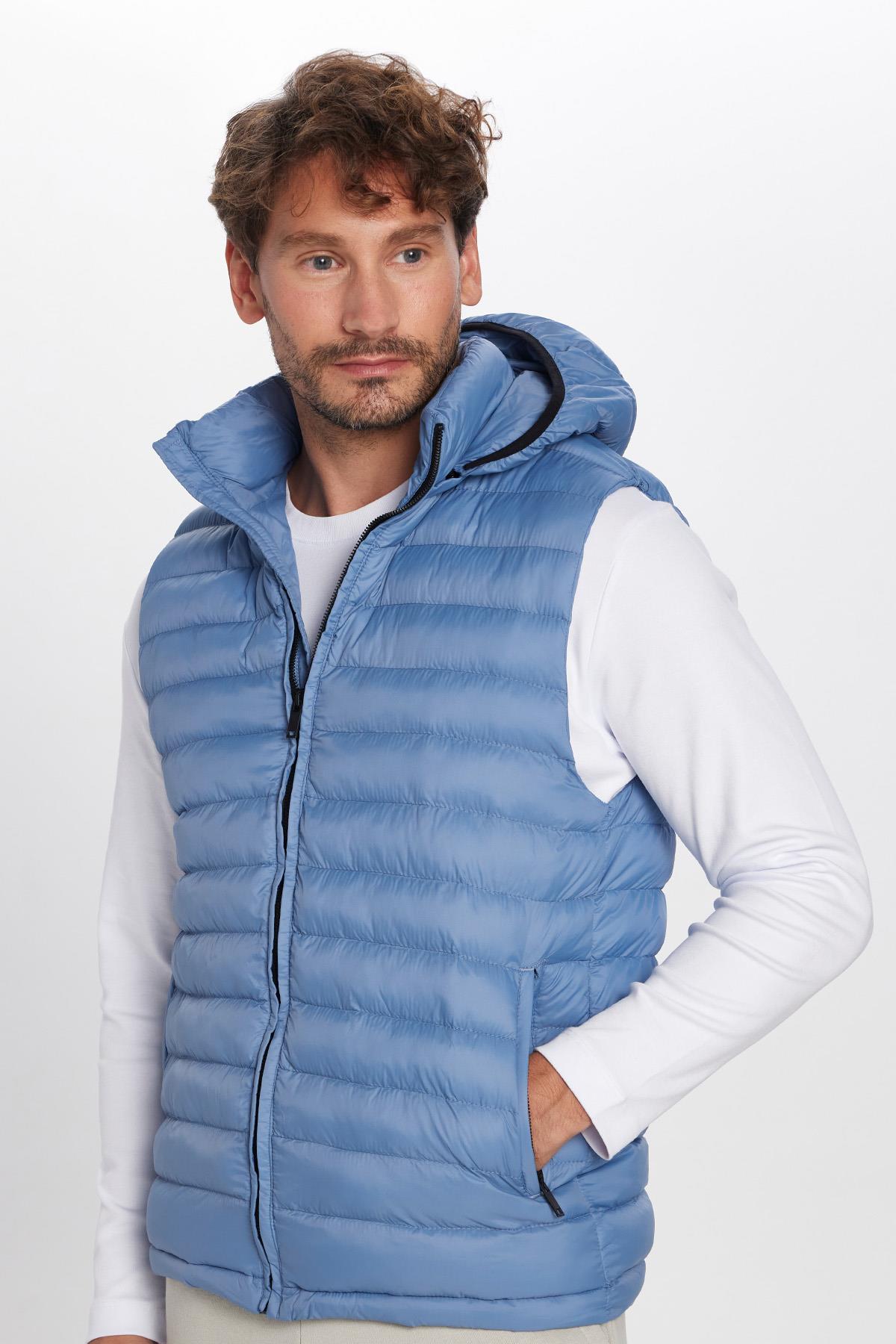 TUDORS Erkek Slim Fit Dar Kesim Rüzgar Geçirmez Cepli Mavi Çıkarılabilir Kapüşonlu Sıcak Tutan Şişme Yelek görsel 3