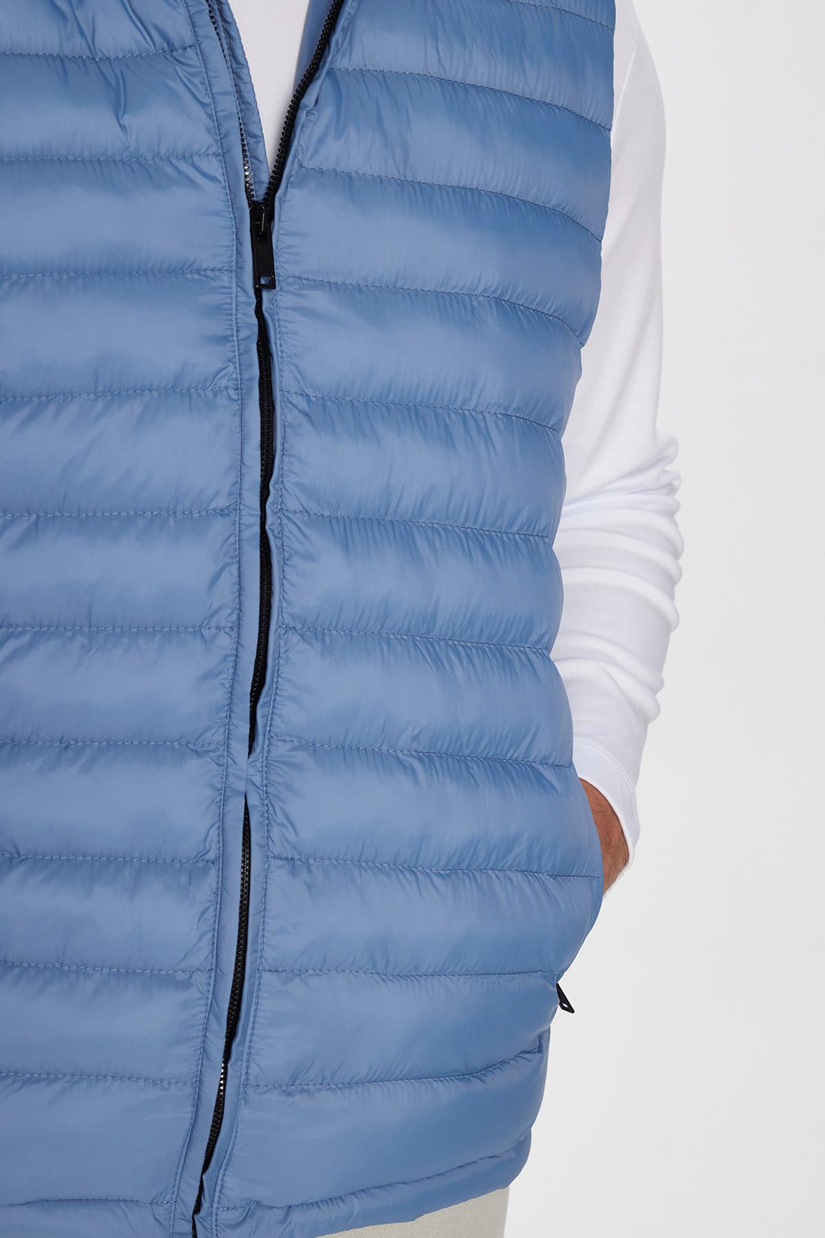 TUDORS Erkek Slim Fit Dar Kesim Rüzgar Geçirmez Cepli Mavi Çıkarılabilir Kapüşonlu Sıcak Tutan Şişme Yelek görsel 4