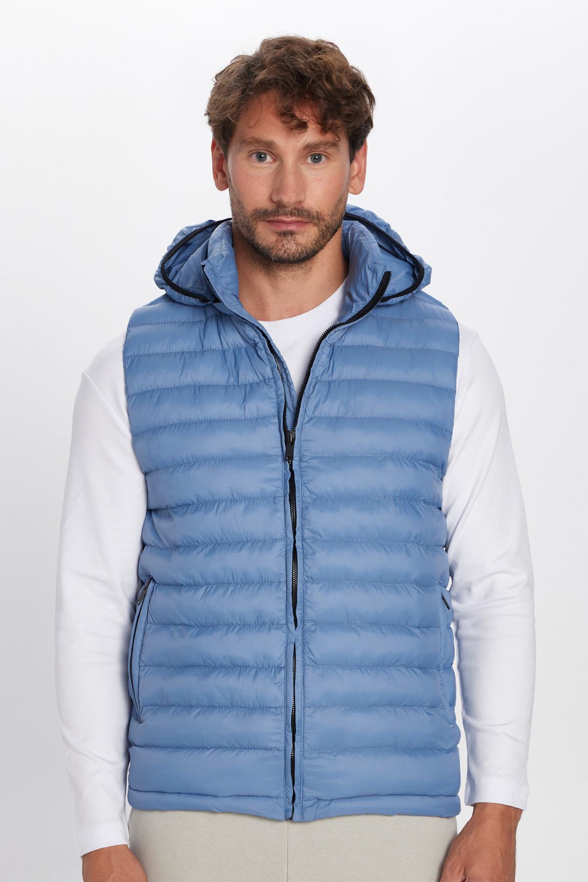 TUDORS Erkek Slim Fit Dar Kesim Rüzgar Geçirmez Cepli Mavi Çıkarılabilir Kapüşonlu Sıcak Tutan Şişme Yelek