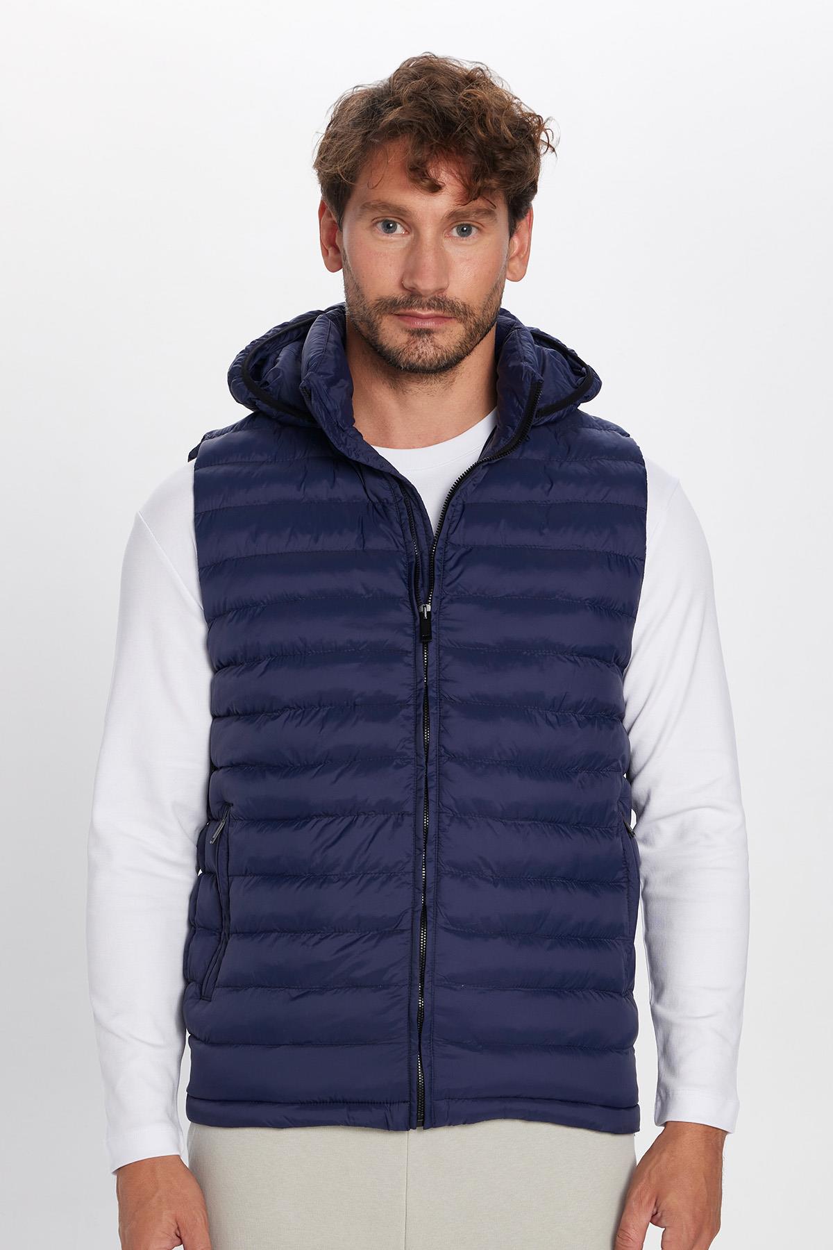 TUDORS Erkek Slim Fit Dar Kesim Astarlı Rüzgar Geçirmez Cepli Lacivert Çıkarılabilir Kapüşonlu Şişme Yelek görsel 4