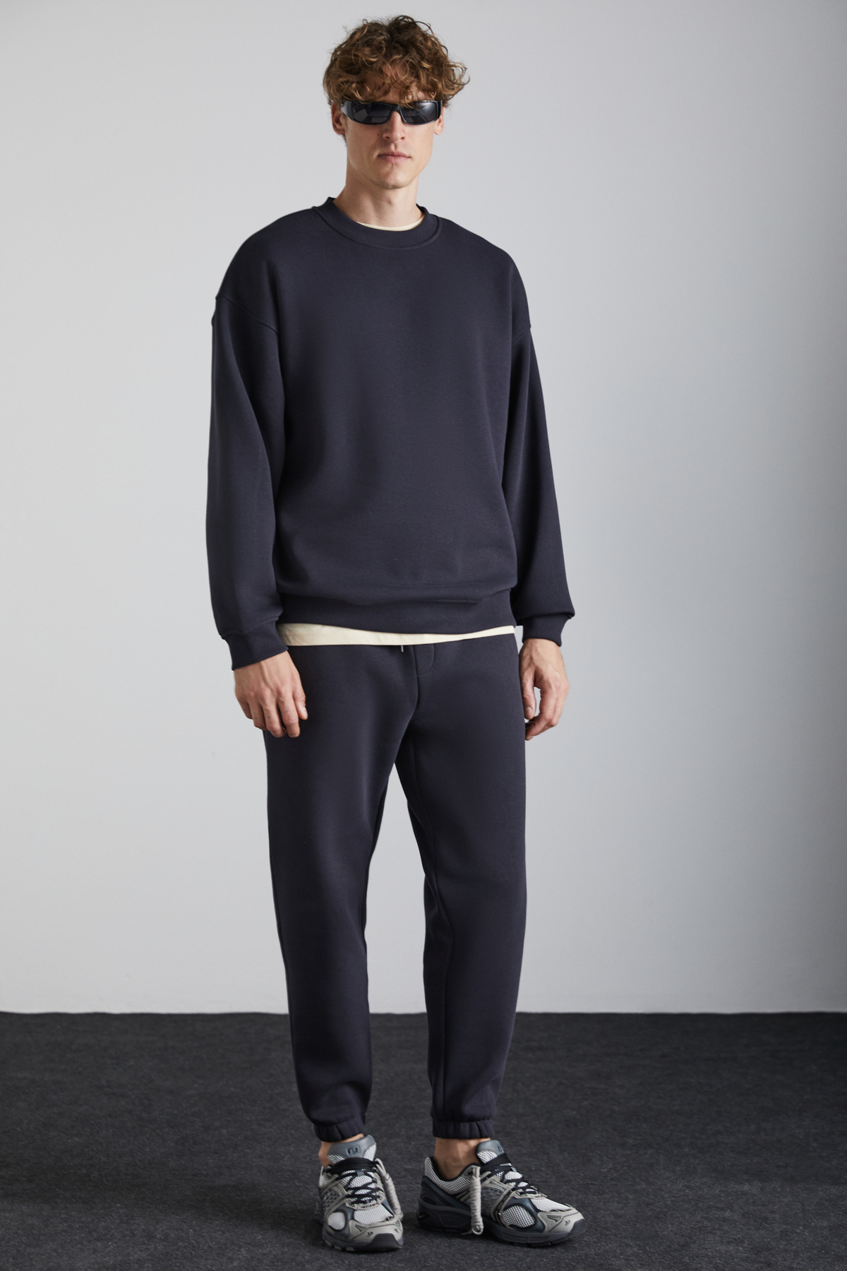 GRIMELANGE Stephan Erkek Yumuşacık Kumaşlı organik Pamuklu Oversize Fit Yuvarlak Yakalı ANTRASİT Sweatshirt görsel 2