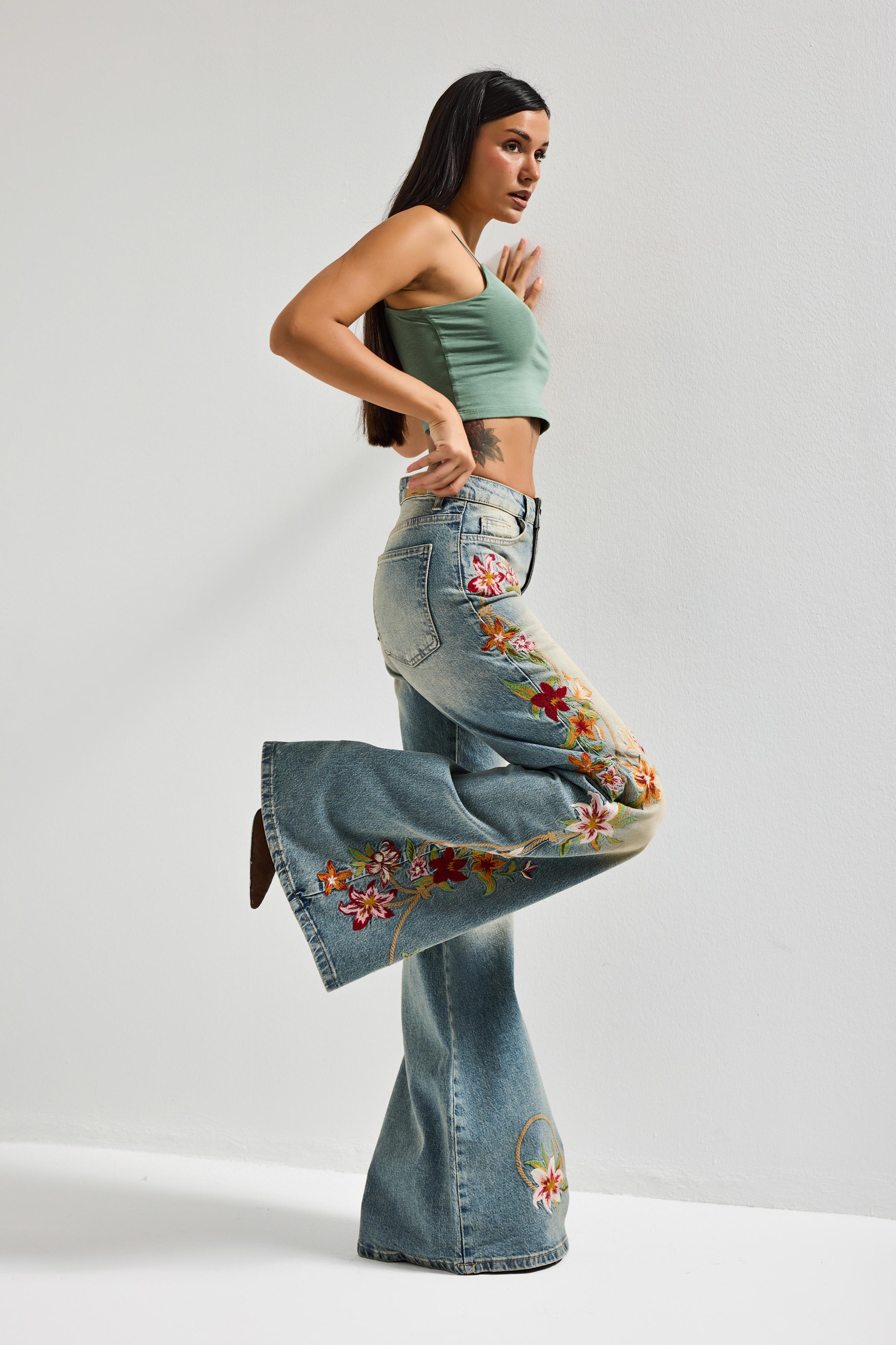 It's Basic Kadın T.Kot Rengi 4s6-32 Flare Fit Elastan Kumaş Özel Nakış Detaylı Tasarım Denim Jean görsel 2