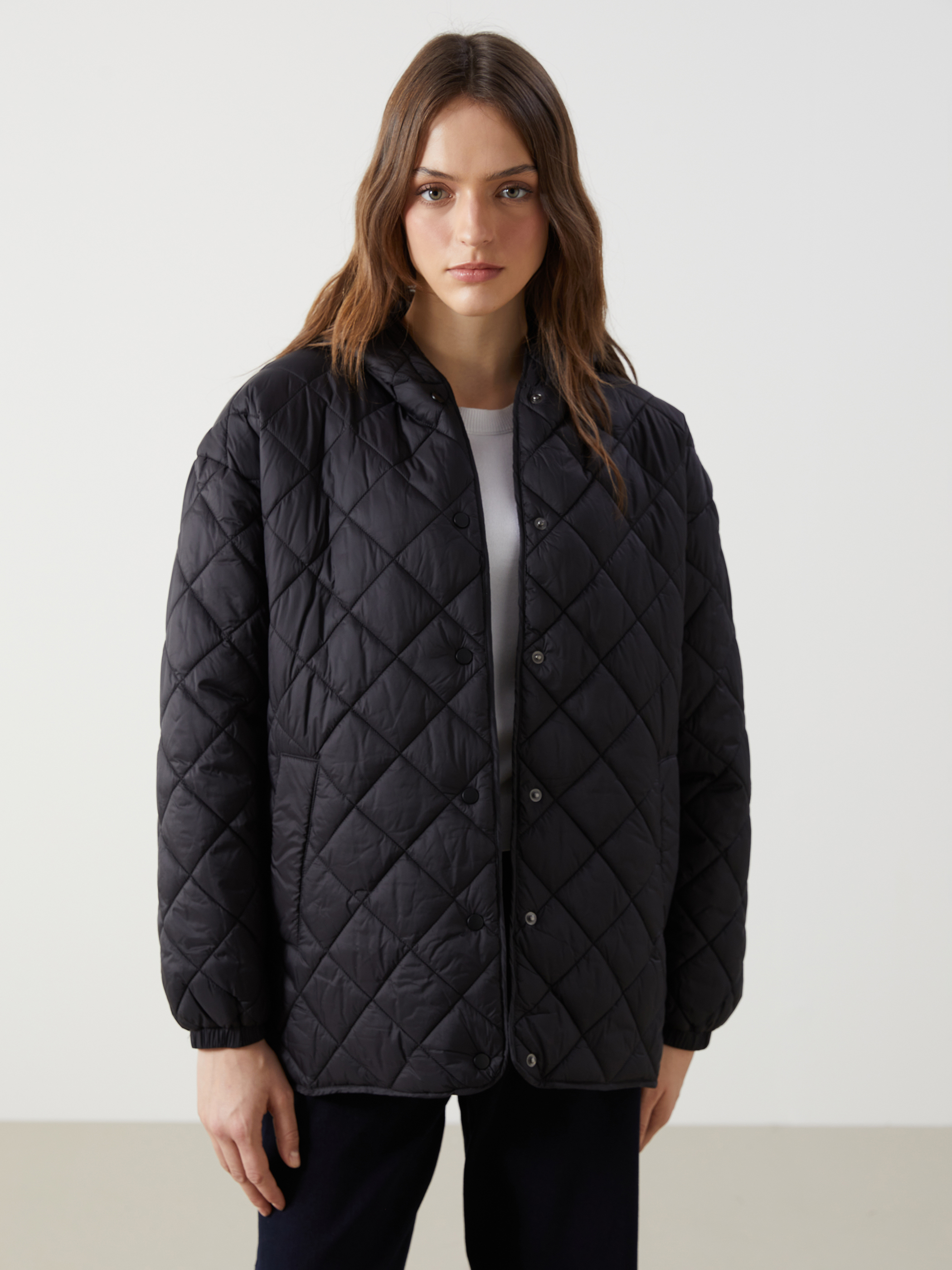 LCWAIKIKI Classic Kapüşonlu Kapitone Oversize Kadın Şişme Mont