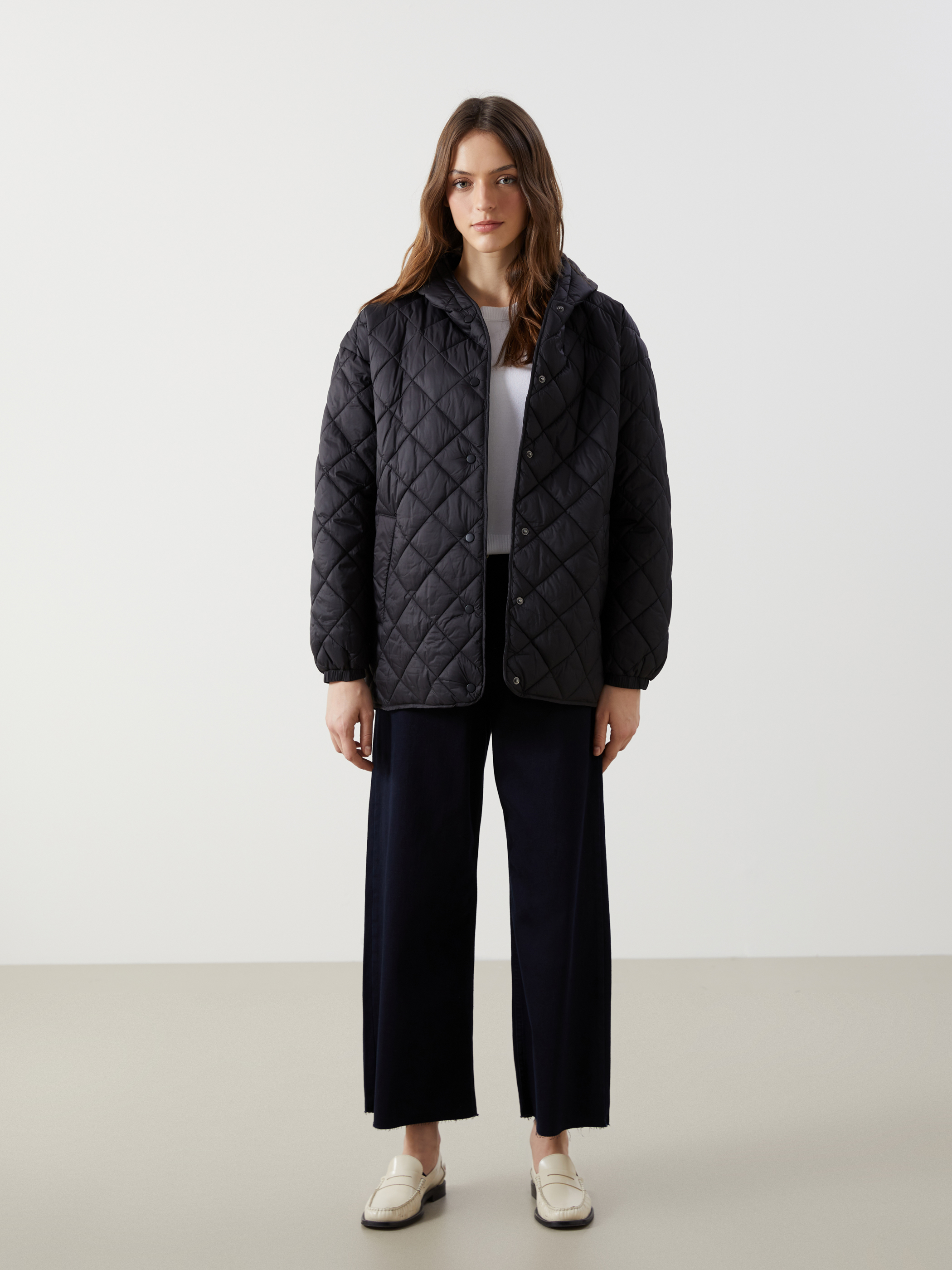 LCWAIKIKI Classic Kapüşonlu Kapitone Oversize Kadın Şişme Mont görsel 2