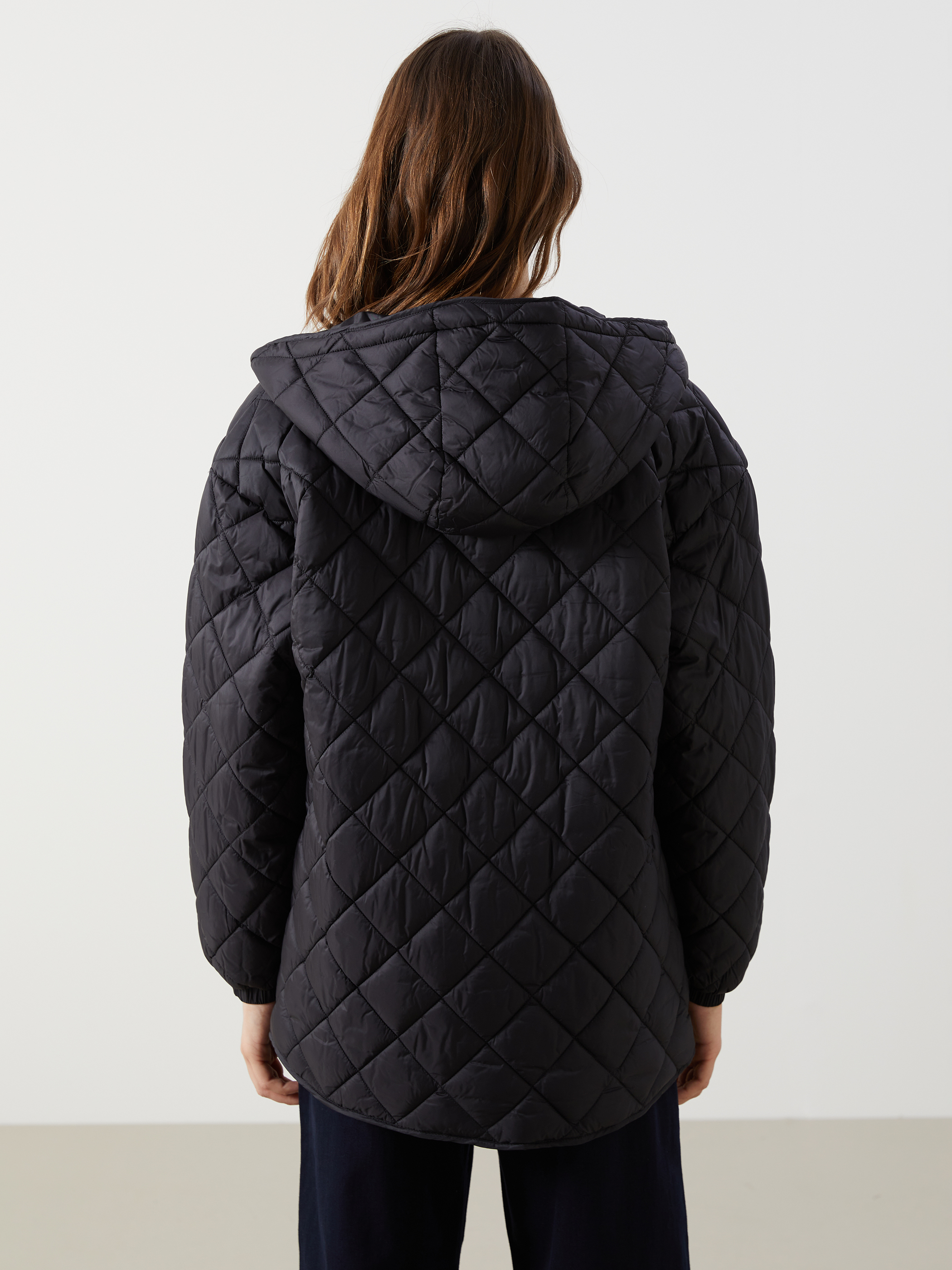 LCWAIKIKI Classic Kapüşonlu Kapitone Oversize Kadın Şişme Mont görsel 5