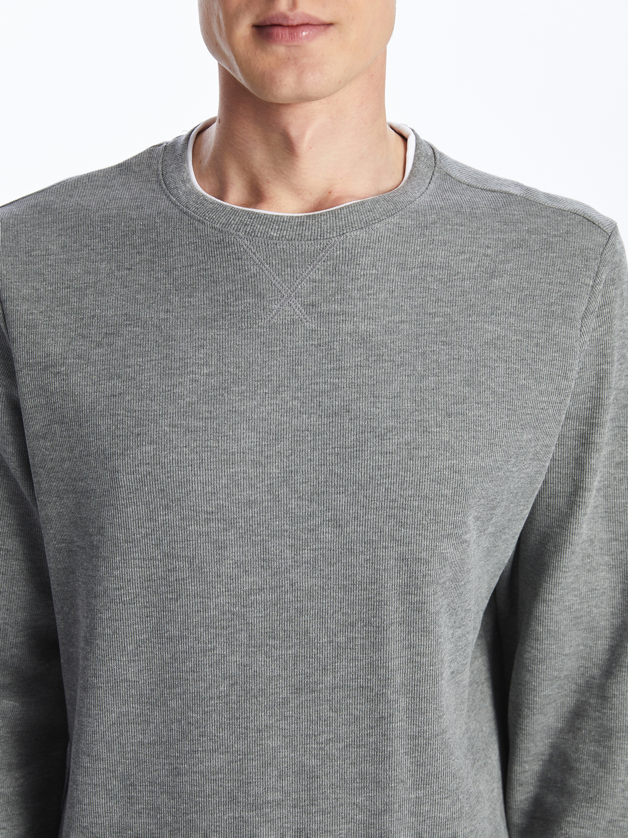 LCWAIKIKI Classic Bisiklet Yaka Uzun Kollu Erkek Sweatshirt görsel 3