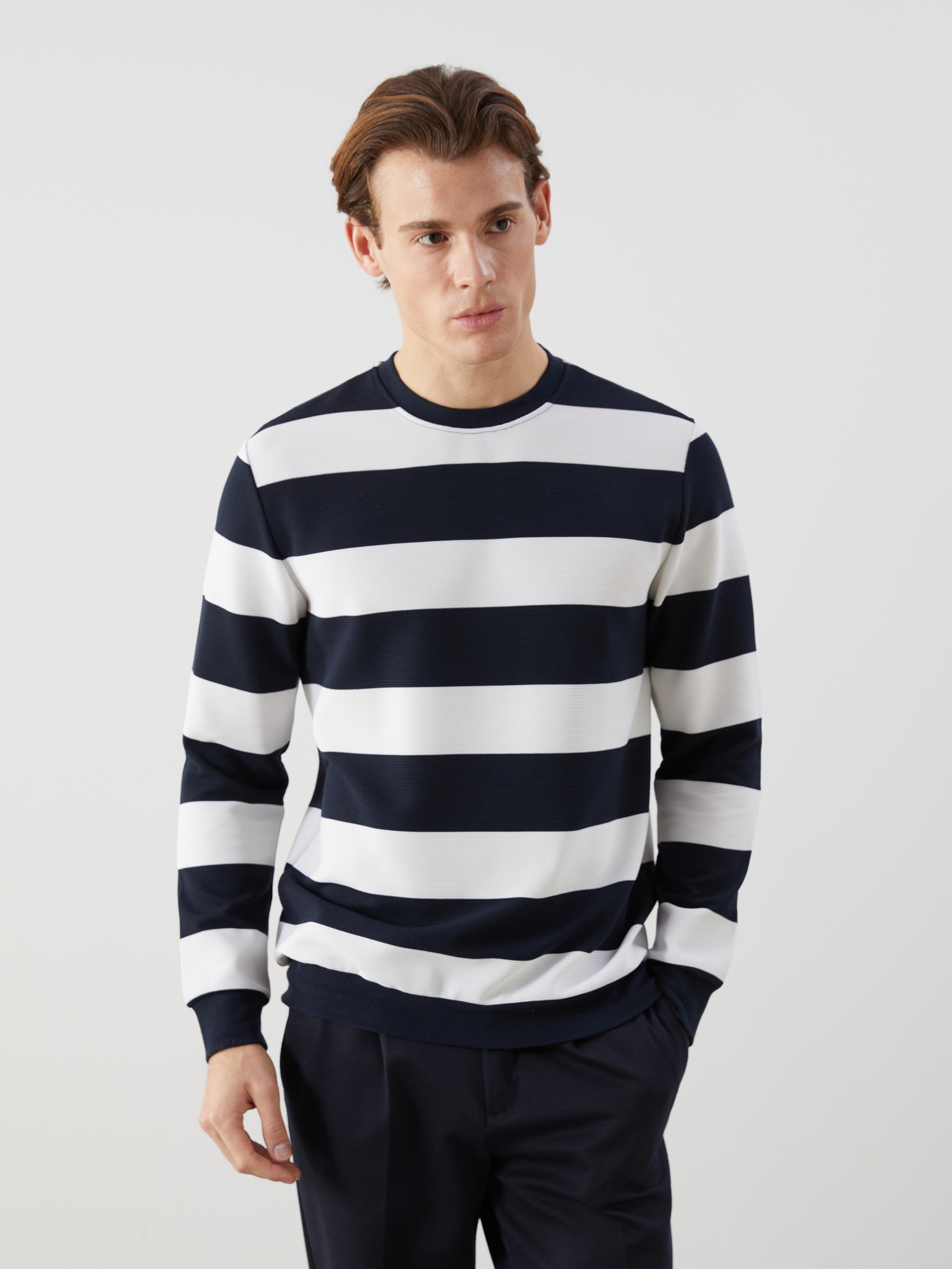 LCWAIKIKI Classic Bisiklet Yaka Uzun Kollu Çizgili Erkek Sweatshirt