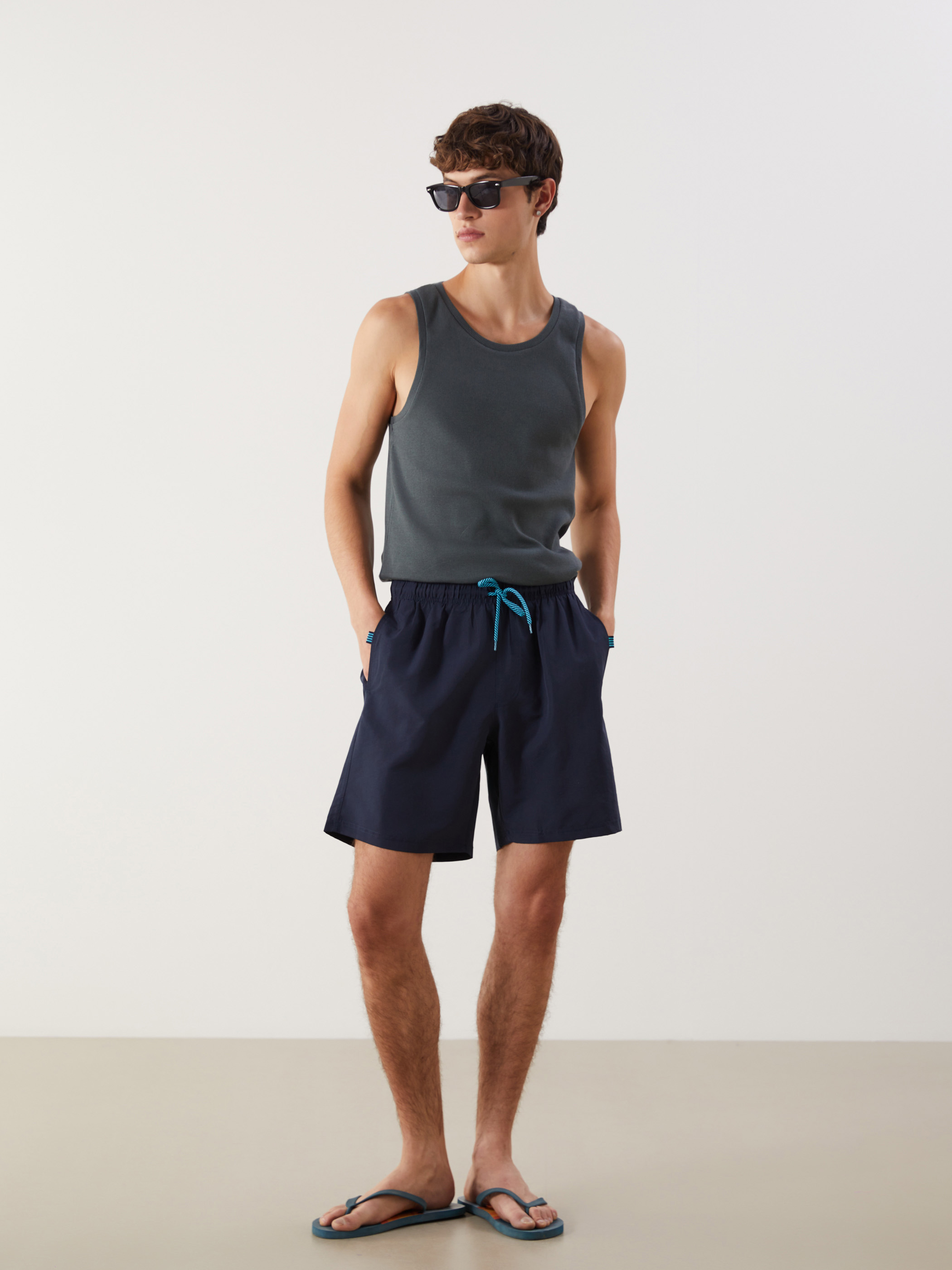 LCWAIKIKI Classic Kısa Boy Basic Erkek Deniz Şortu