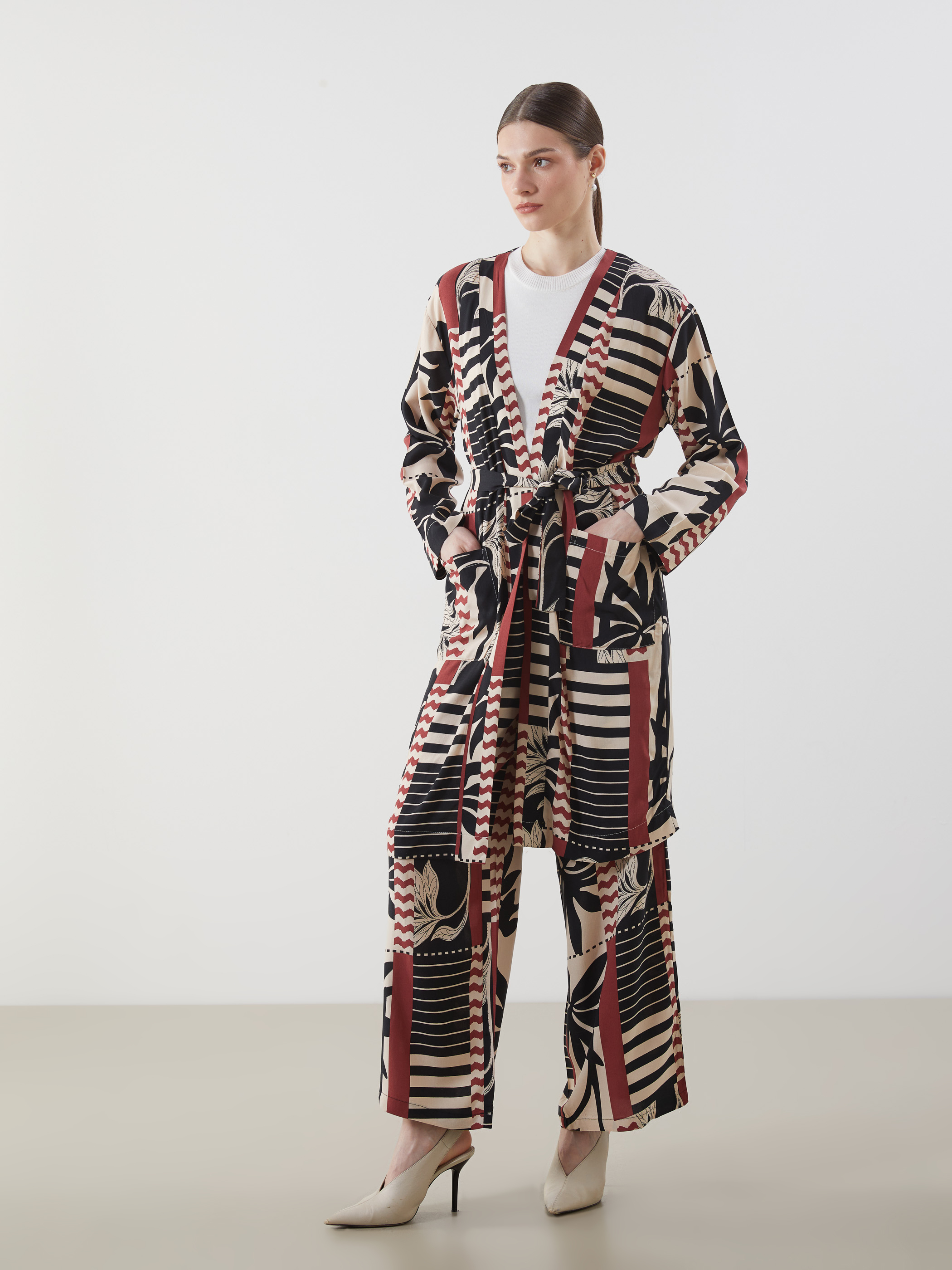 LCW Modest Şal Yaka Desenli Oversize Kadın Kimono görsel 2