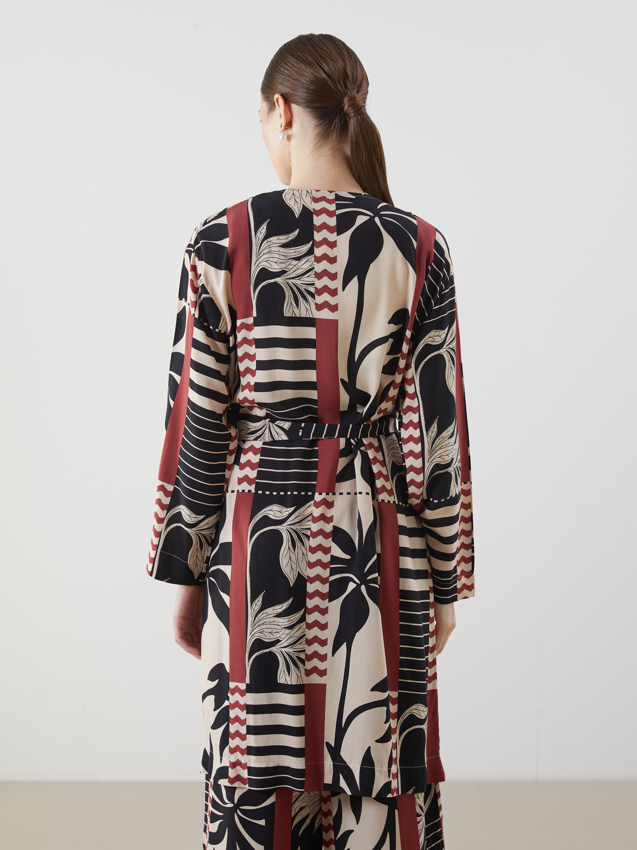 LCW Modest Şal Yaka Desenli Oversize Kadın Kimono görsel 4