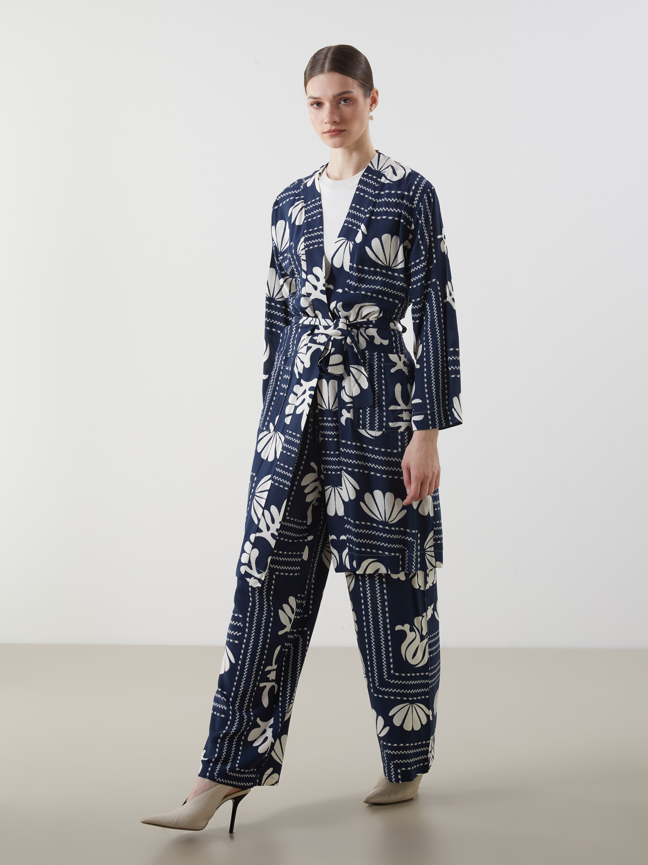 LCW Modest Şal Yaka Desenli Oversize Kadın Kimono görsel 2
