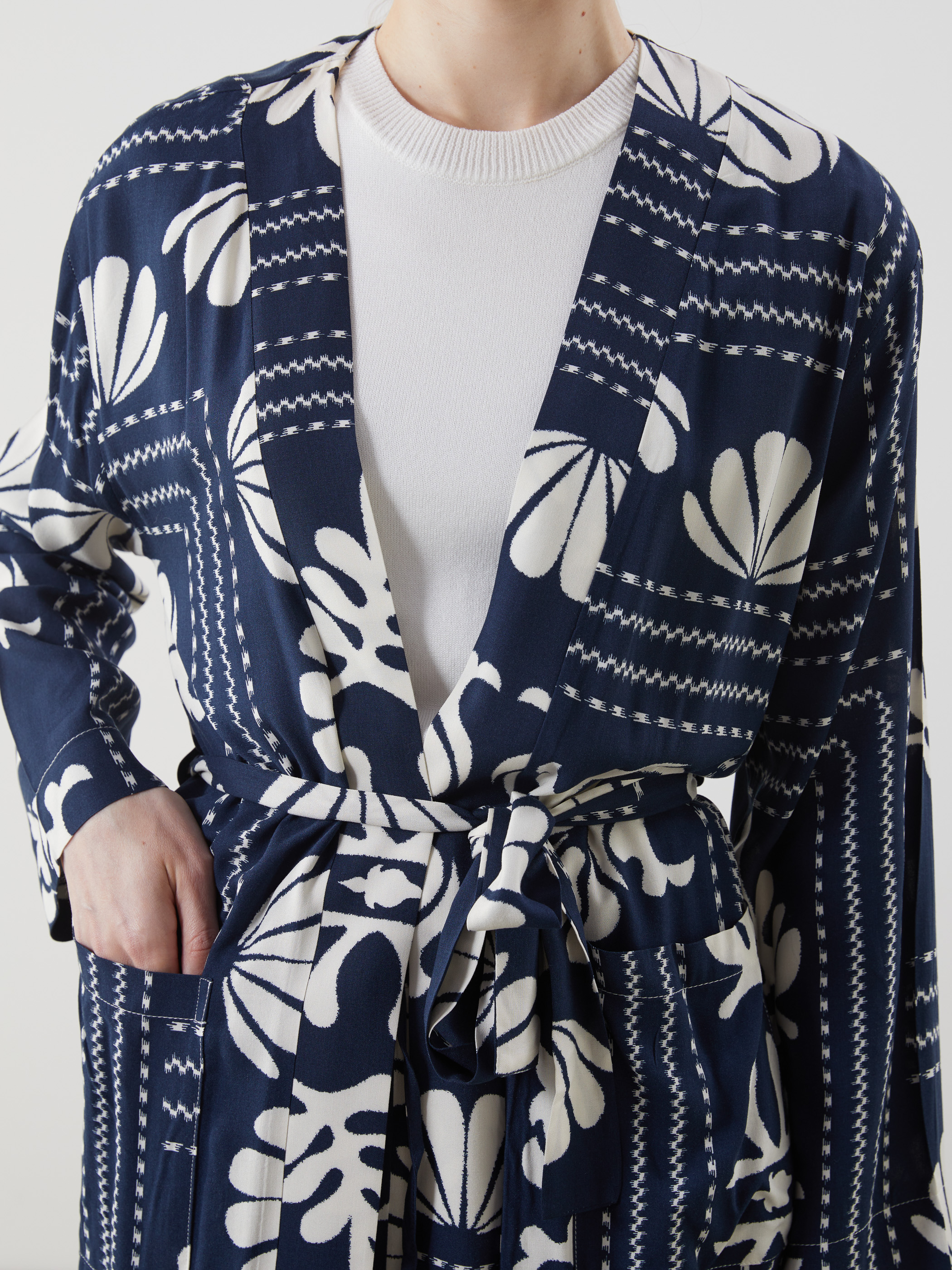 LCW Modest Şal Yaka Desenli Oversize Kadın Kimono görsel 3