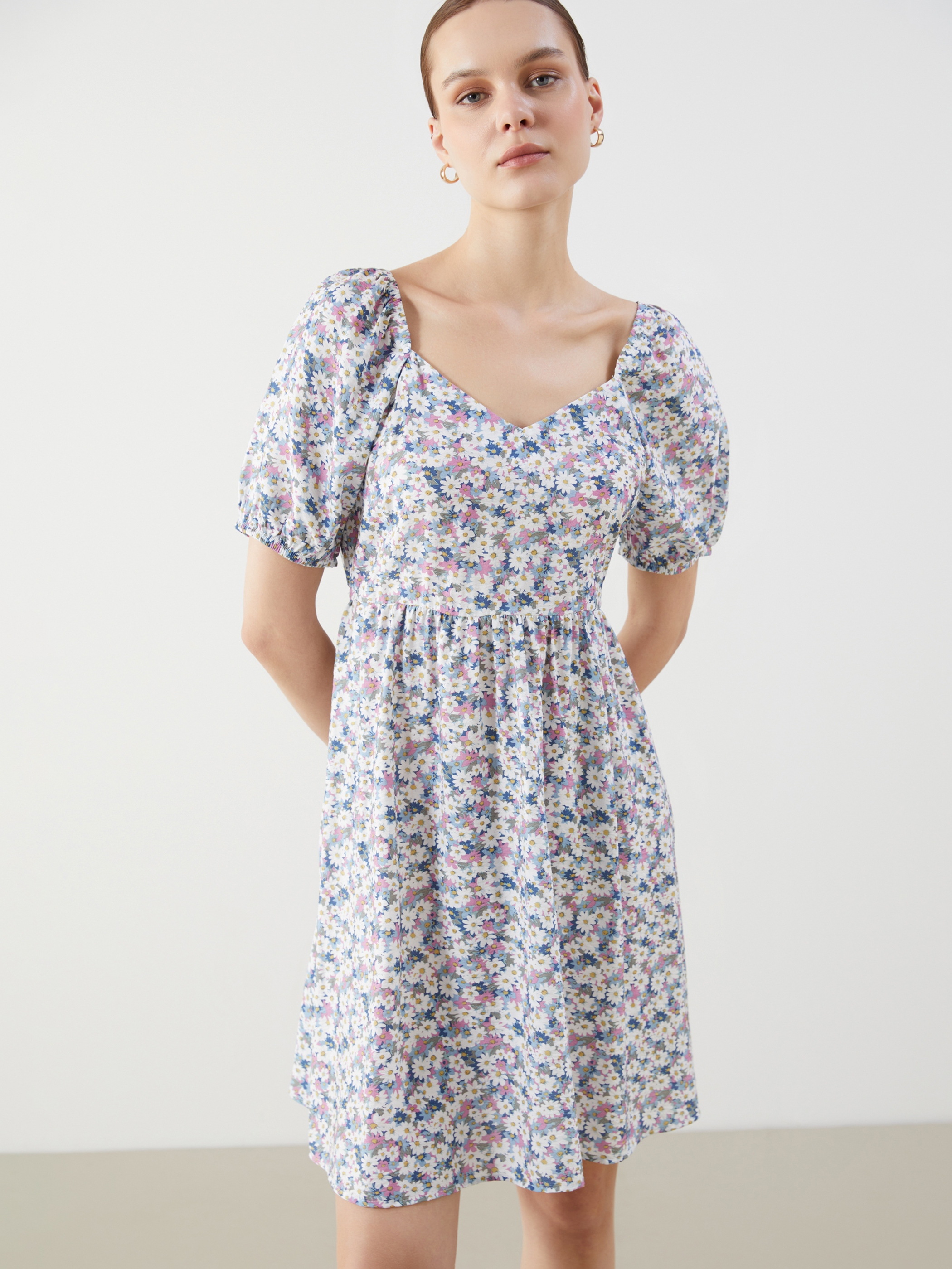 LCW Comfort Kalp Yaka Çiçekli Mini Elbise