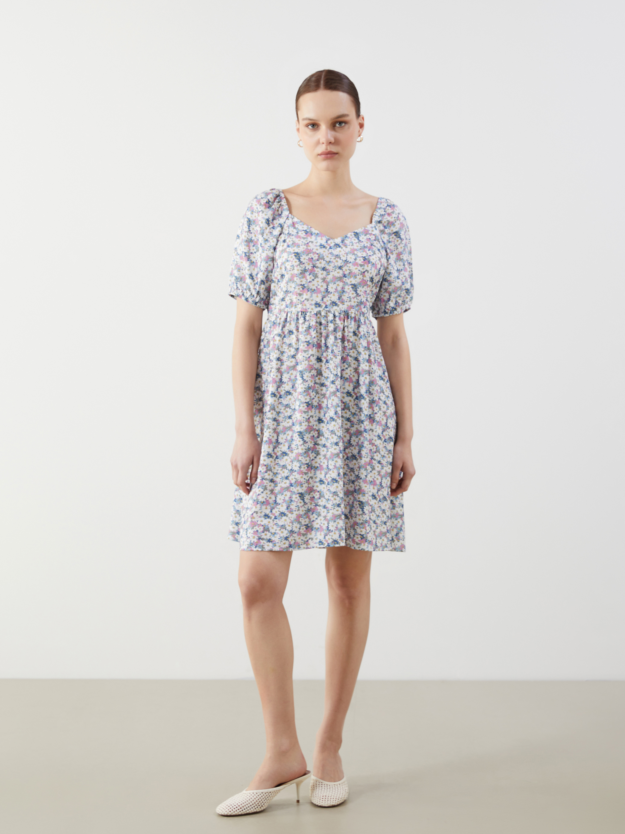 LCW Comfort Kalp Yaka Çiçekli Mini Elbise görsel 3