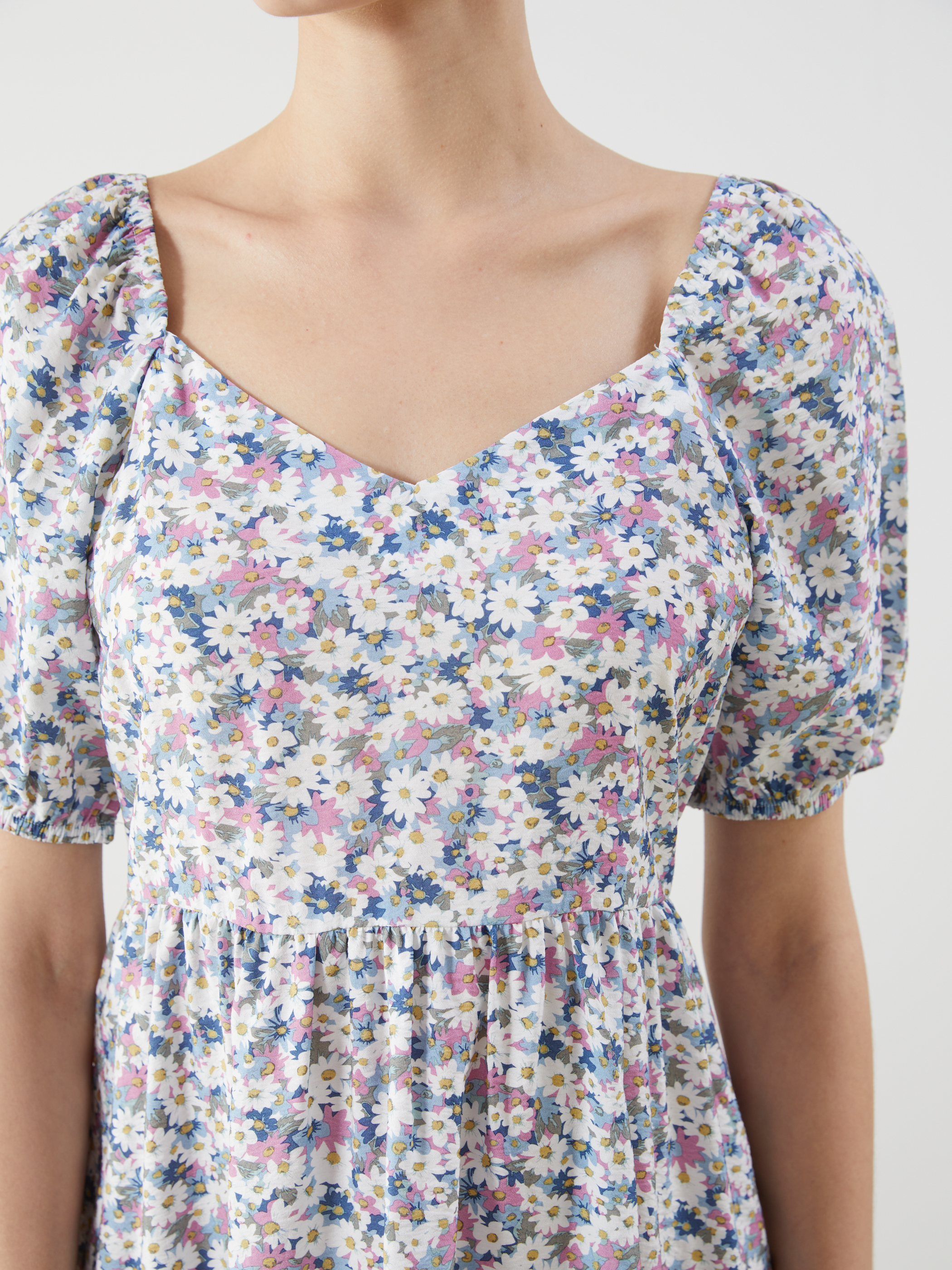 LCW Comfort Kalp Yaka Çiçekli Mini Elbise görsel 5