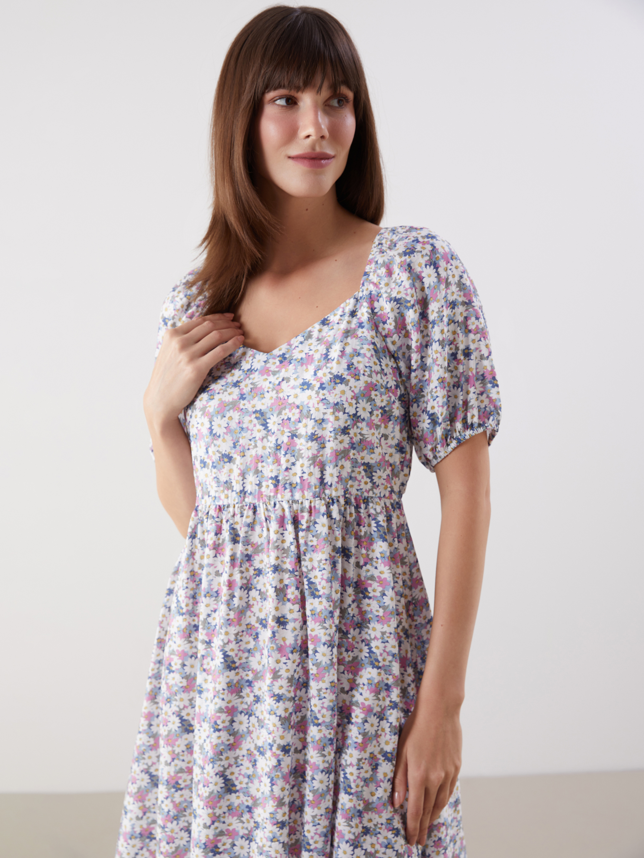 LCW Comfort Kalp Yaka Çiçekli Mini Elbise görsel 4