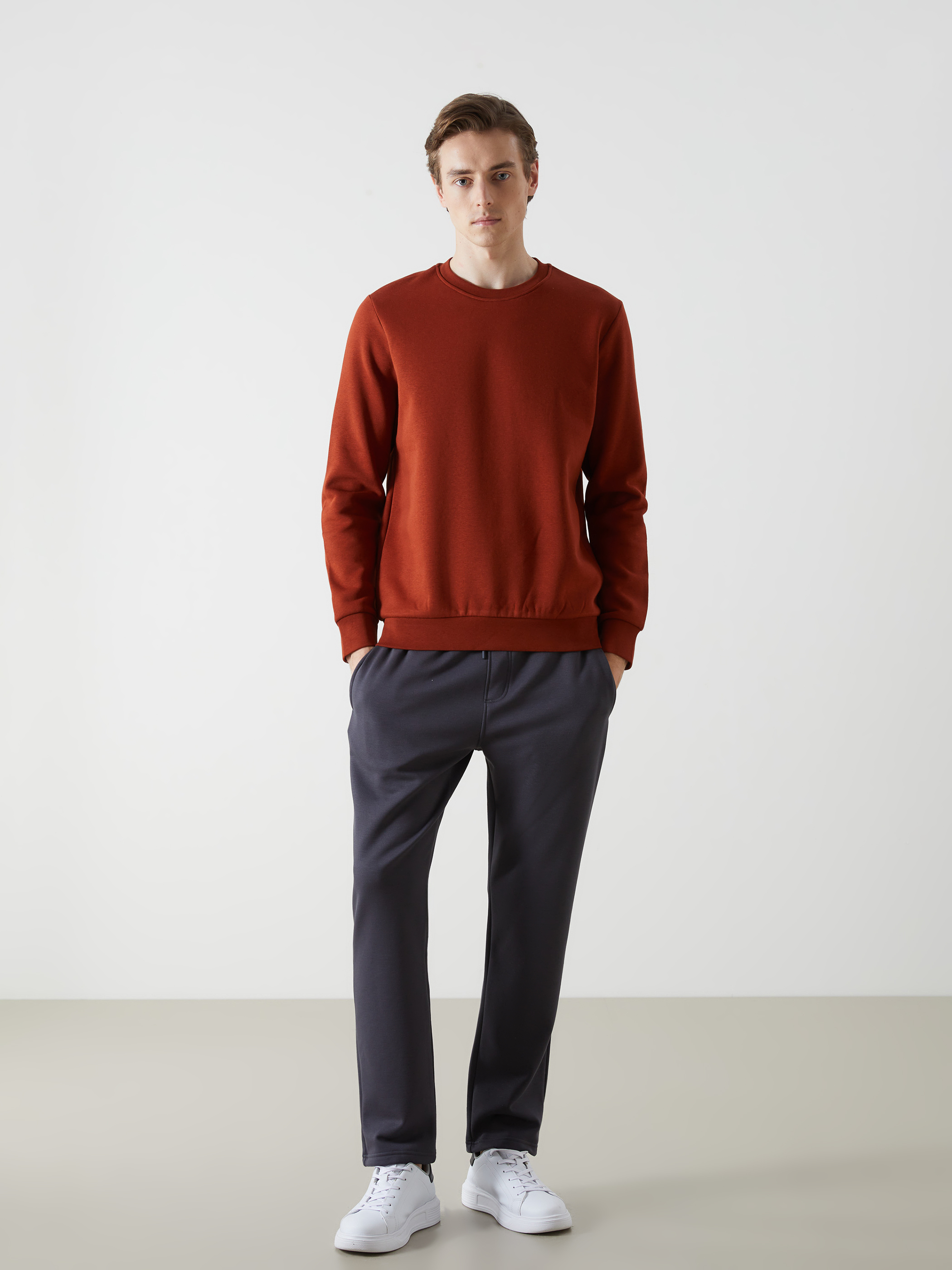 LCWAIKIKI Basic Bisiklet Yaka Uzun Kollu Erkek Sweatshirt görsel 2