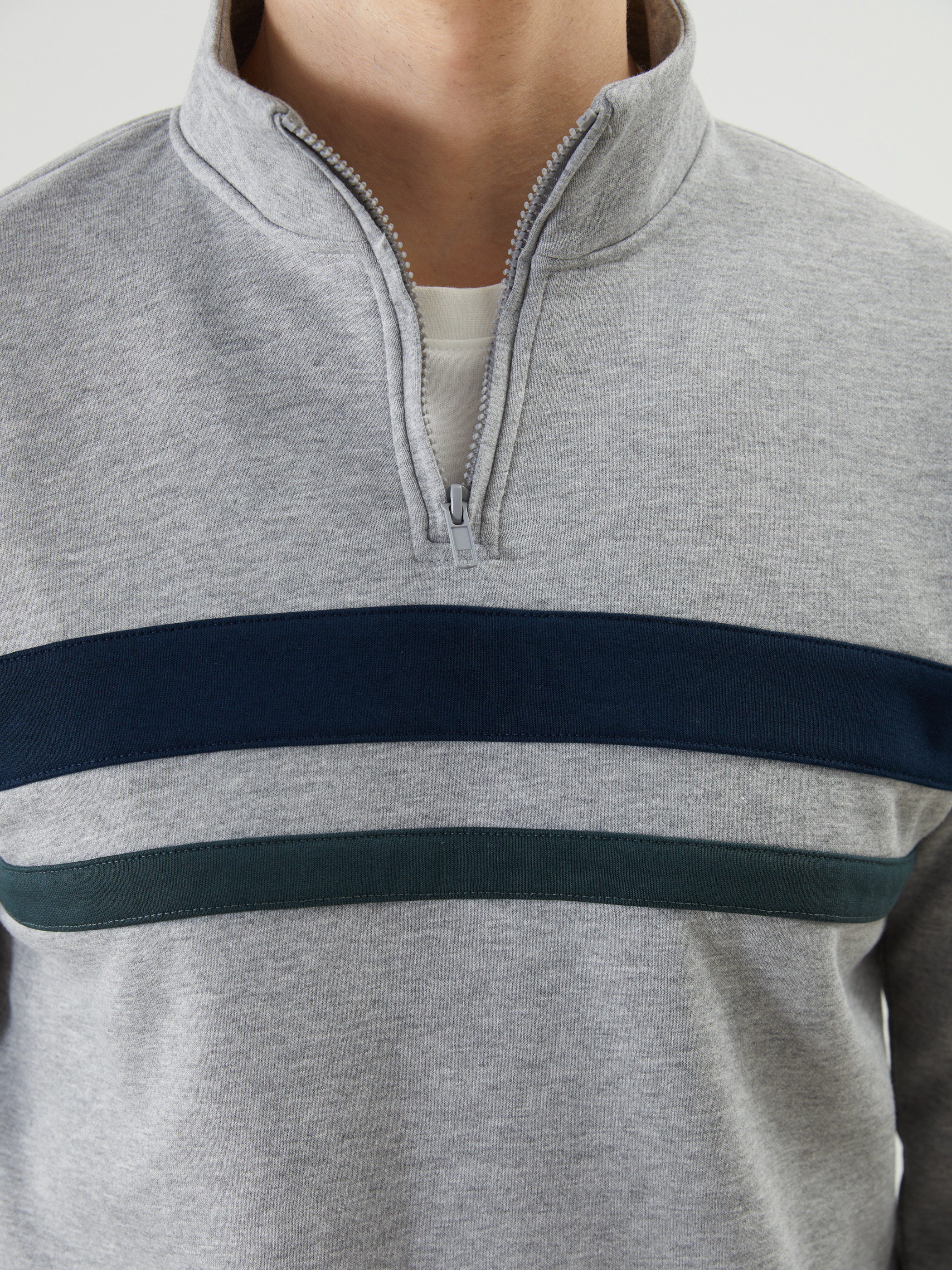 LCWAIKIKI Classic Dik Yaka Uzun Kollu Çizgili Erkek Sweatshirt görsel 3