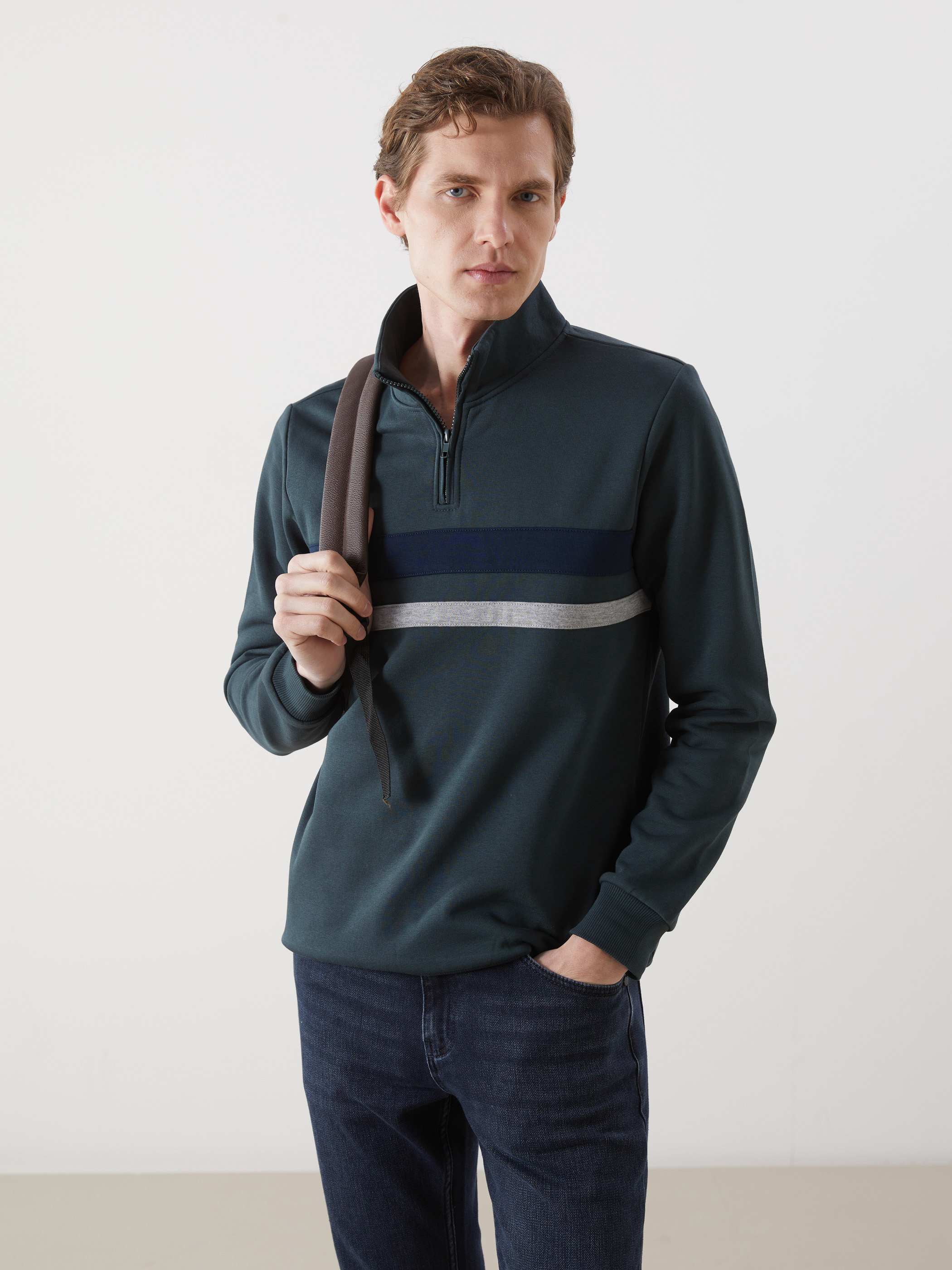 LCWAIKIKI Classic Dik Yaka Uzun Kollu Çizgili Erkek Sweatshirt