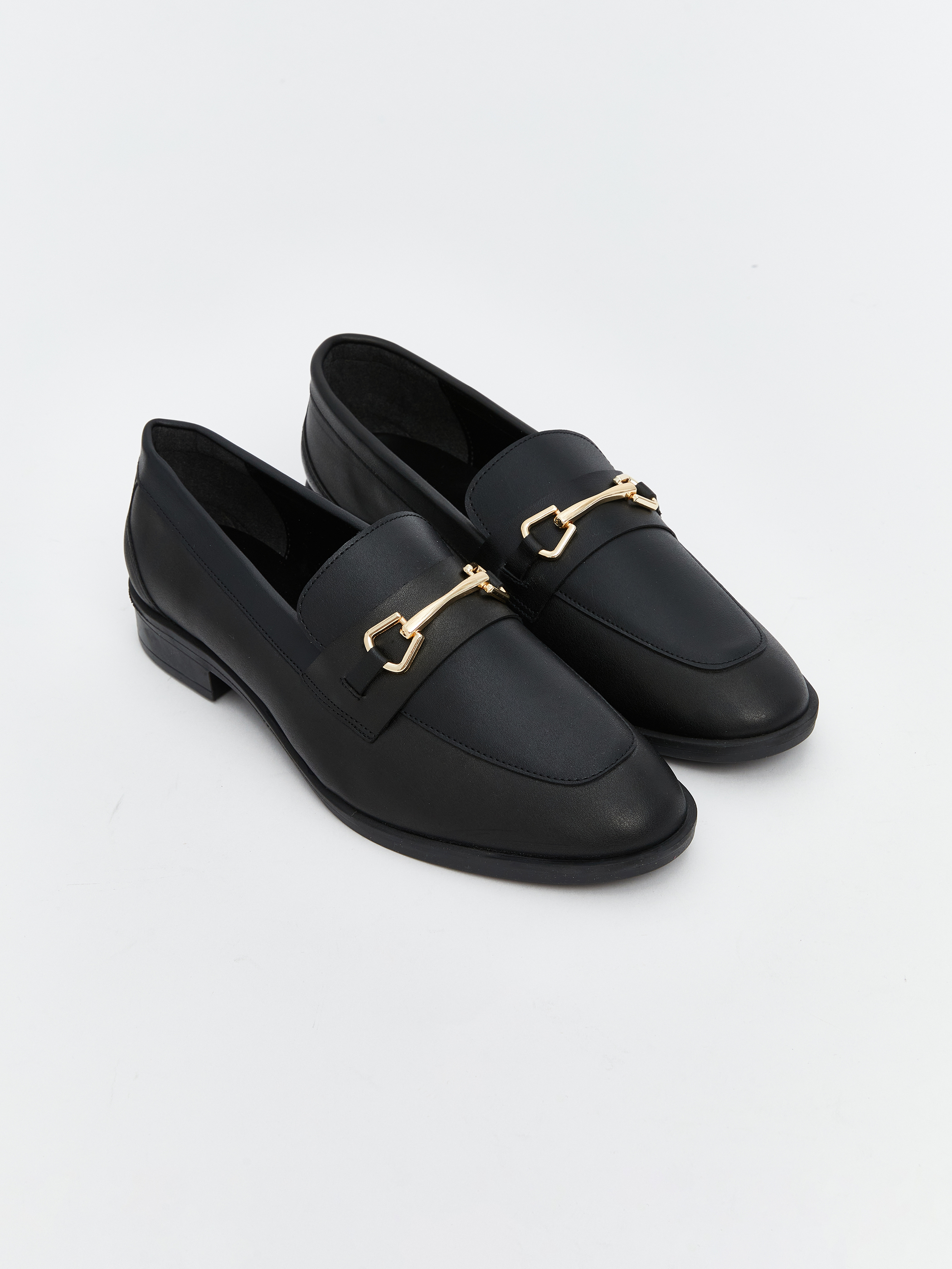 LCW STEPS Deri Görünümlü Metal Aplike Detaylı Kadın Loafer Ayakkabı