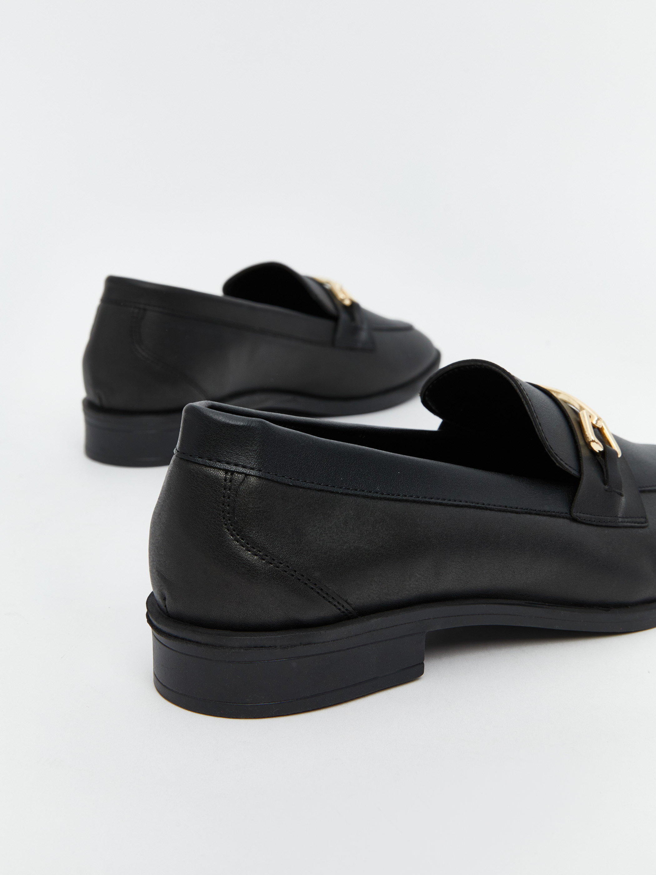 LCW STEPS Deri Görünümlü Metal Aplike Detaylı Kadın Loafer Ayakkabı görsel 4