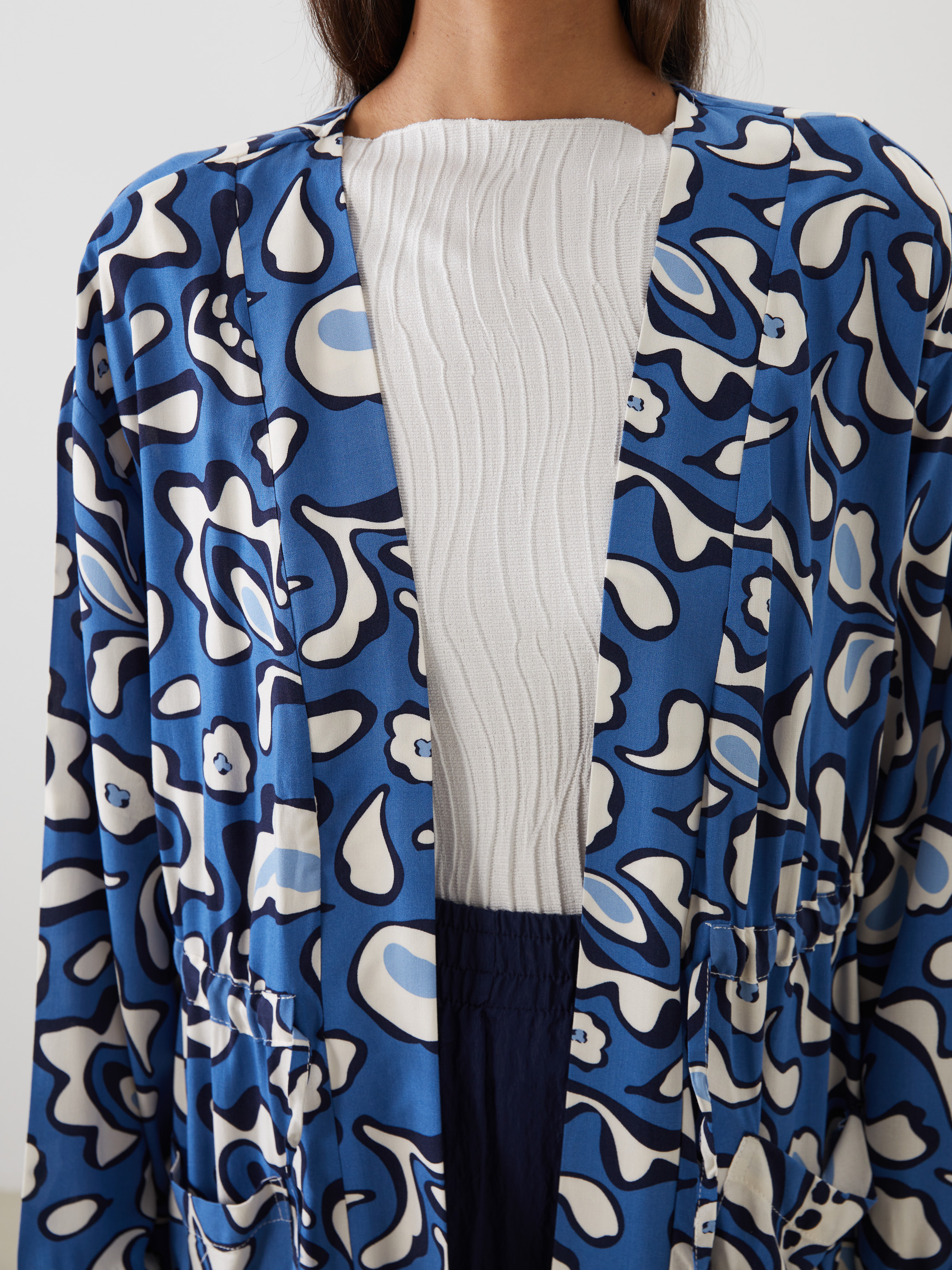 LCW Modest Şal Yaka Desenli Oversize Kadın Kimono görsel 3