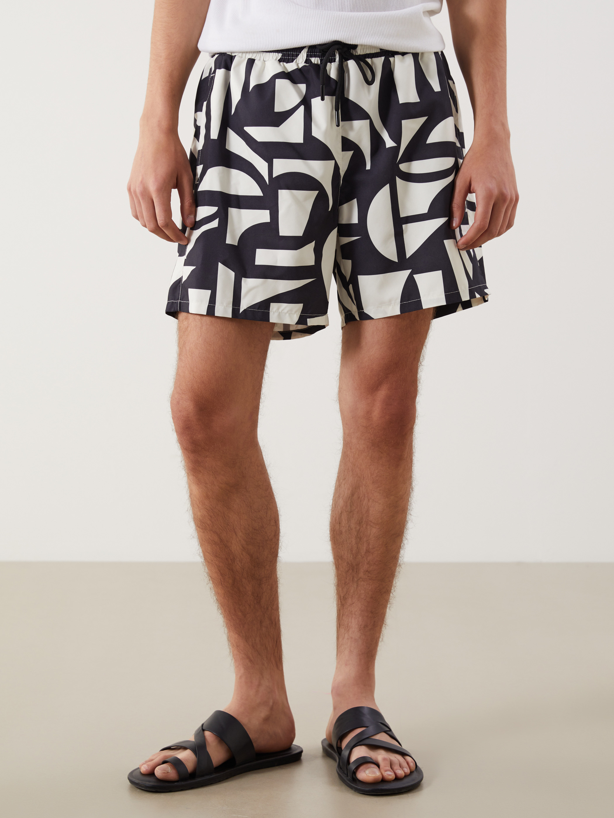LCW SWIMWEAR Kısa Boy Desenli Erkek Deniz Şortu görsel 2
