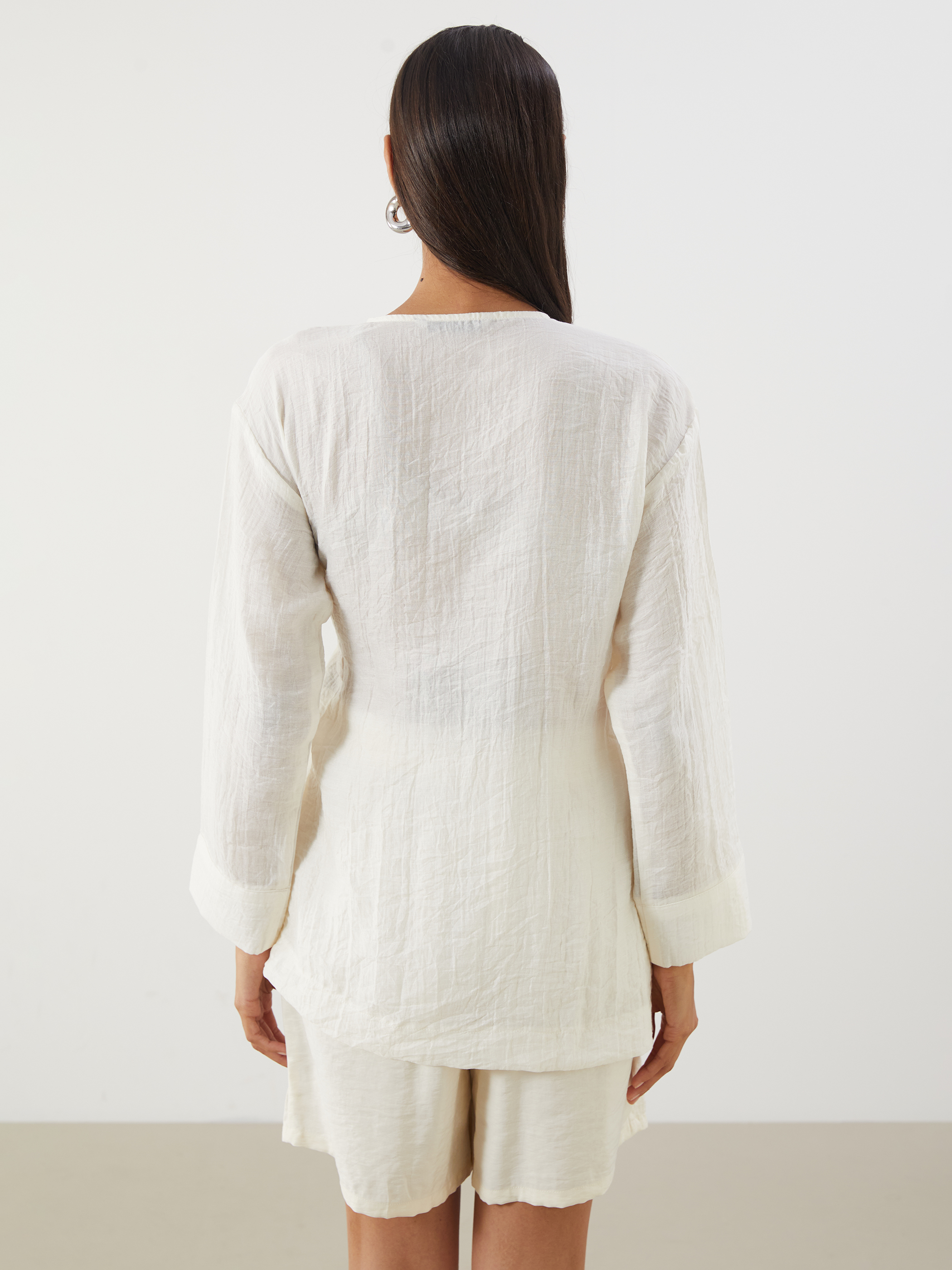 LCWAIKIKI Classic Kruvaze Yaka Dokulu Kadın Kimono görsel 4