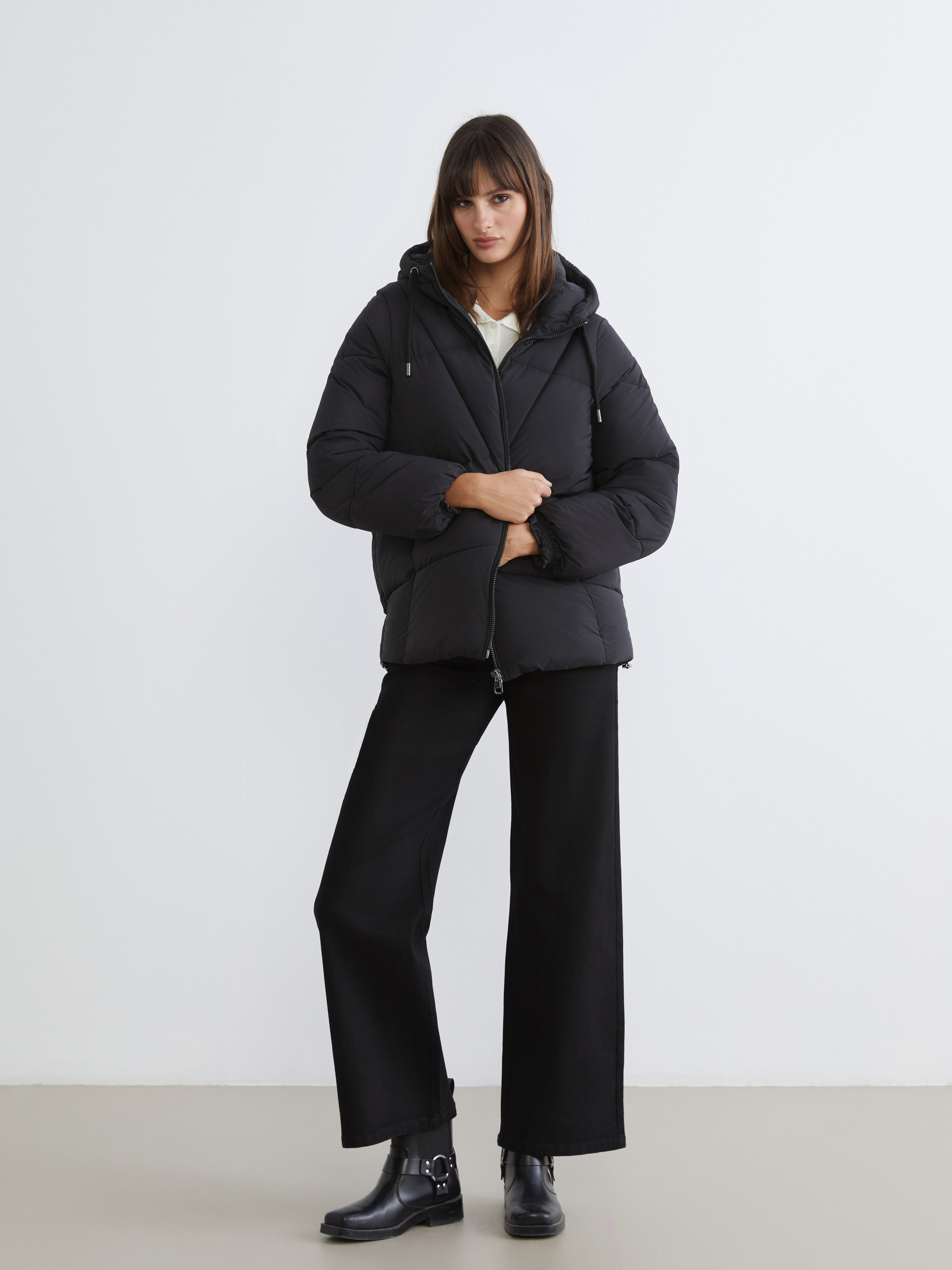 LCW Vision Kapüşonlu Düz Oversize Kadın Şişme Mont görsel 2