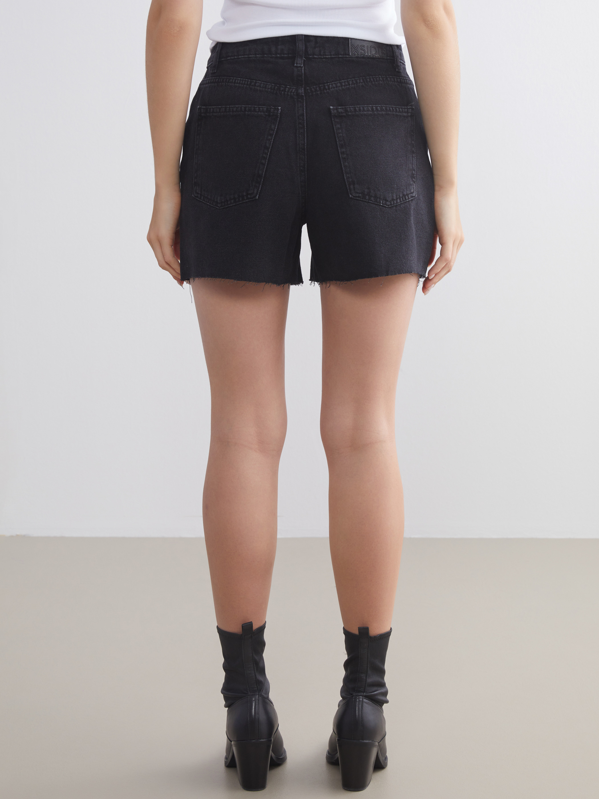 XSIDE Mom Fit Yırtık Detaylı Kadın Jean Şort görsel 4