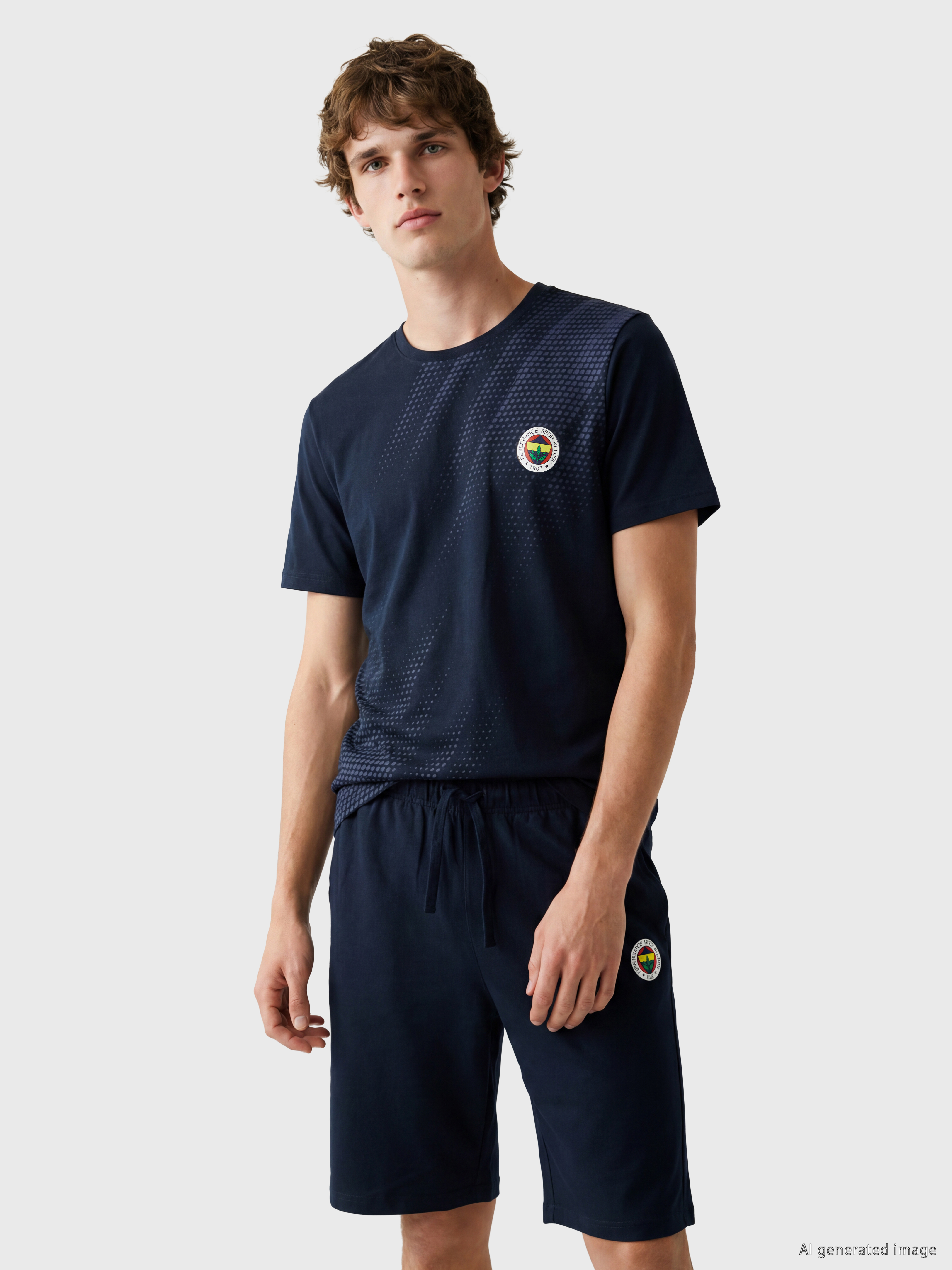 LC WAIKIKI Fenerbahçe Baskılı Erkek Şortlu Pijama Takımı görsel 2