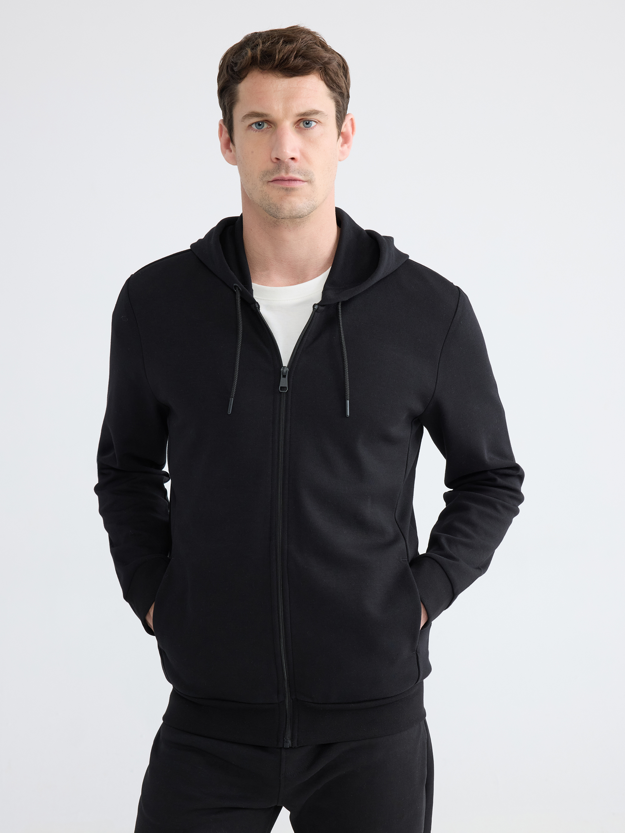 LCWAIKIKI Basic Kapüşonlu Erkek Fermuarlı Sweatshirt görsel 2