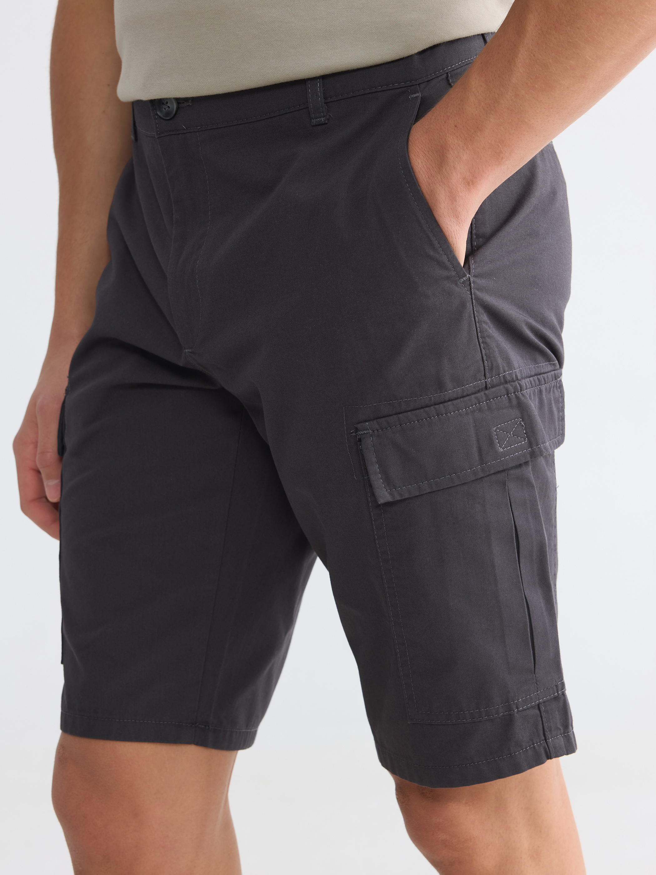 LCWAIKIKI Classic Loose Fit Erkek Kargo Şort görsel 3