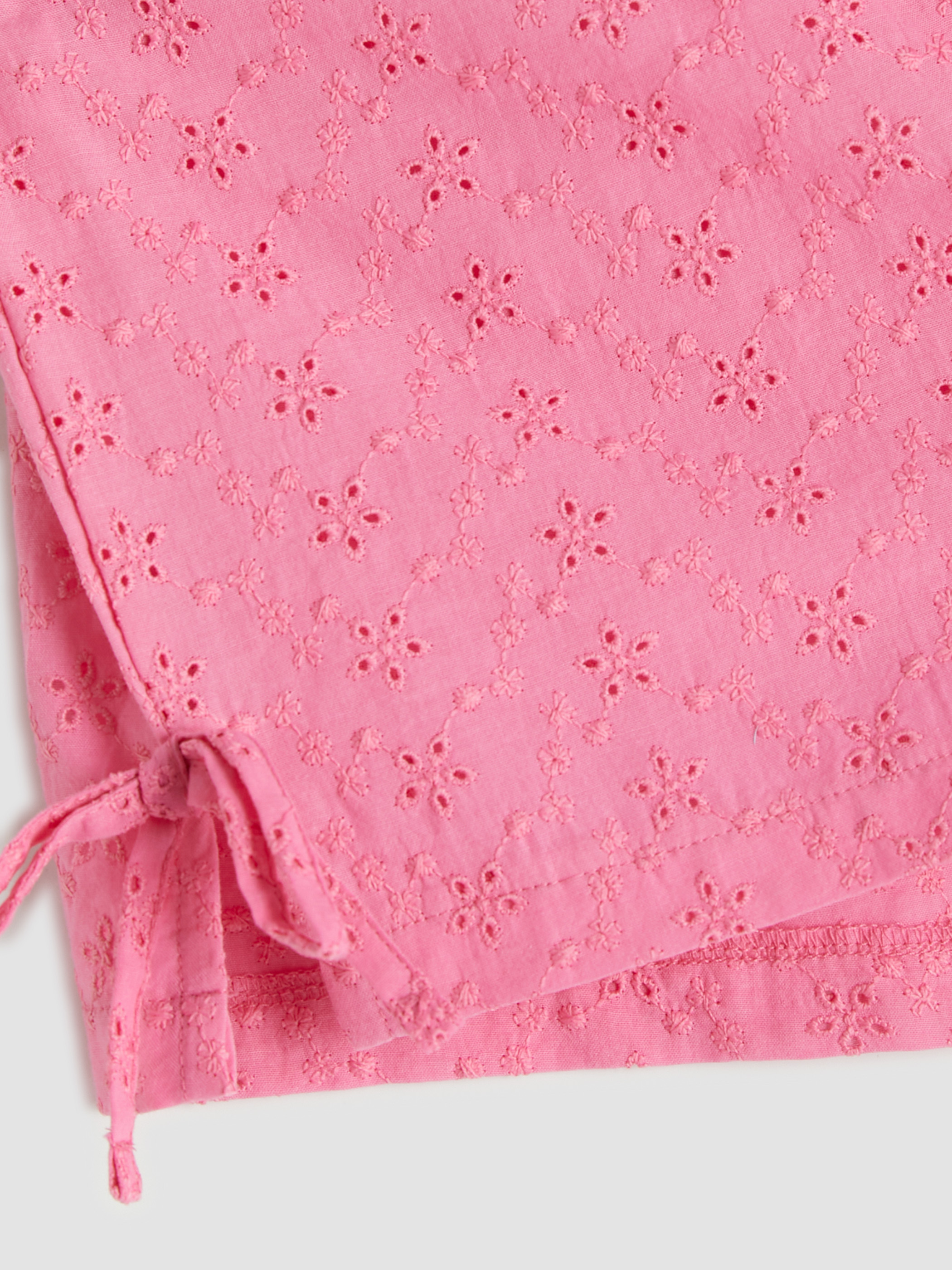 LCW DREAM V Yaka Brode Kadın Şortlu Pijama Takımı görsel 8