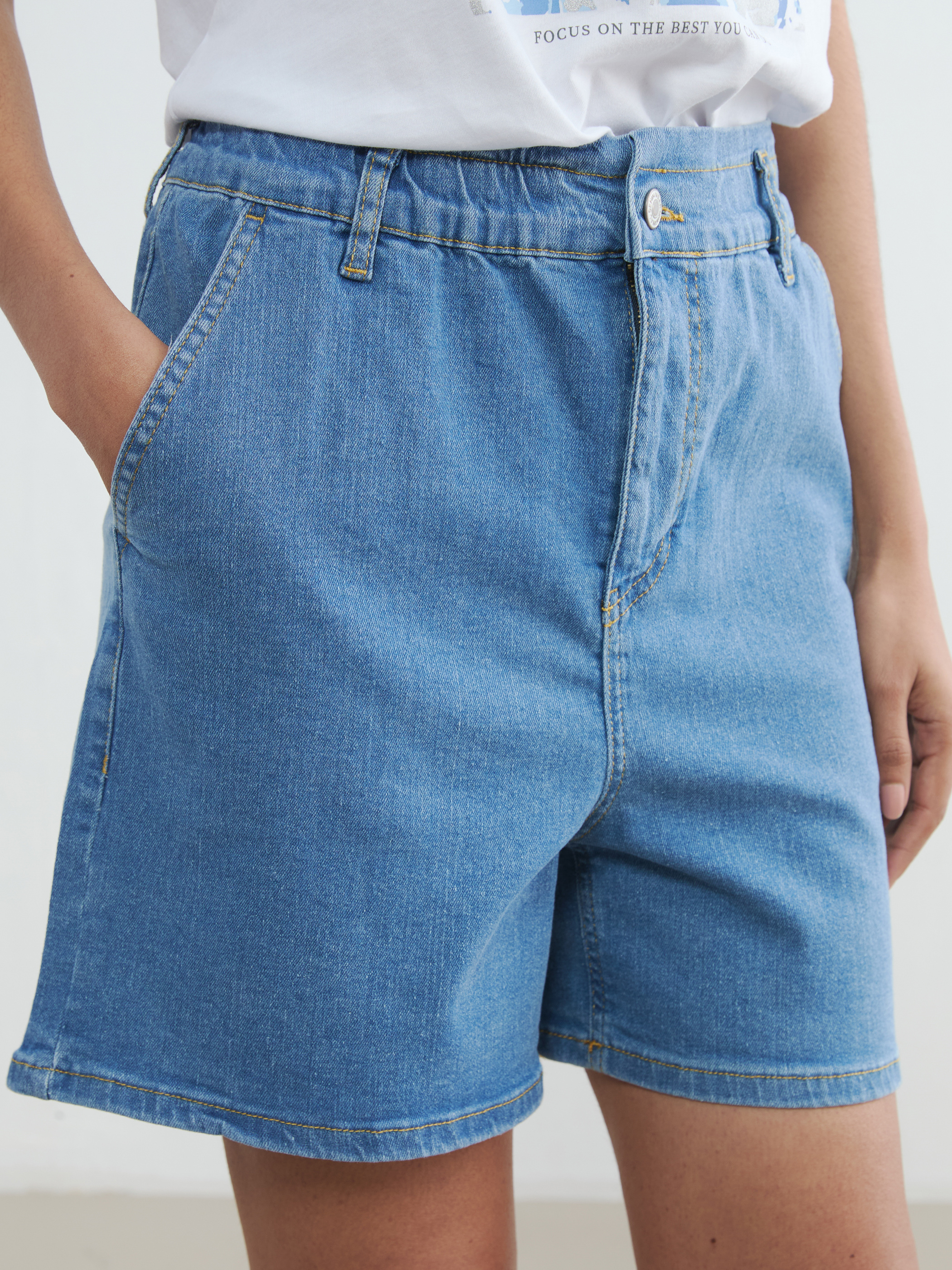 LC WAIKIKI Loose Fit Kadın Jean Şort görsel 3