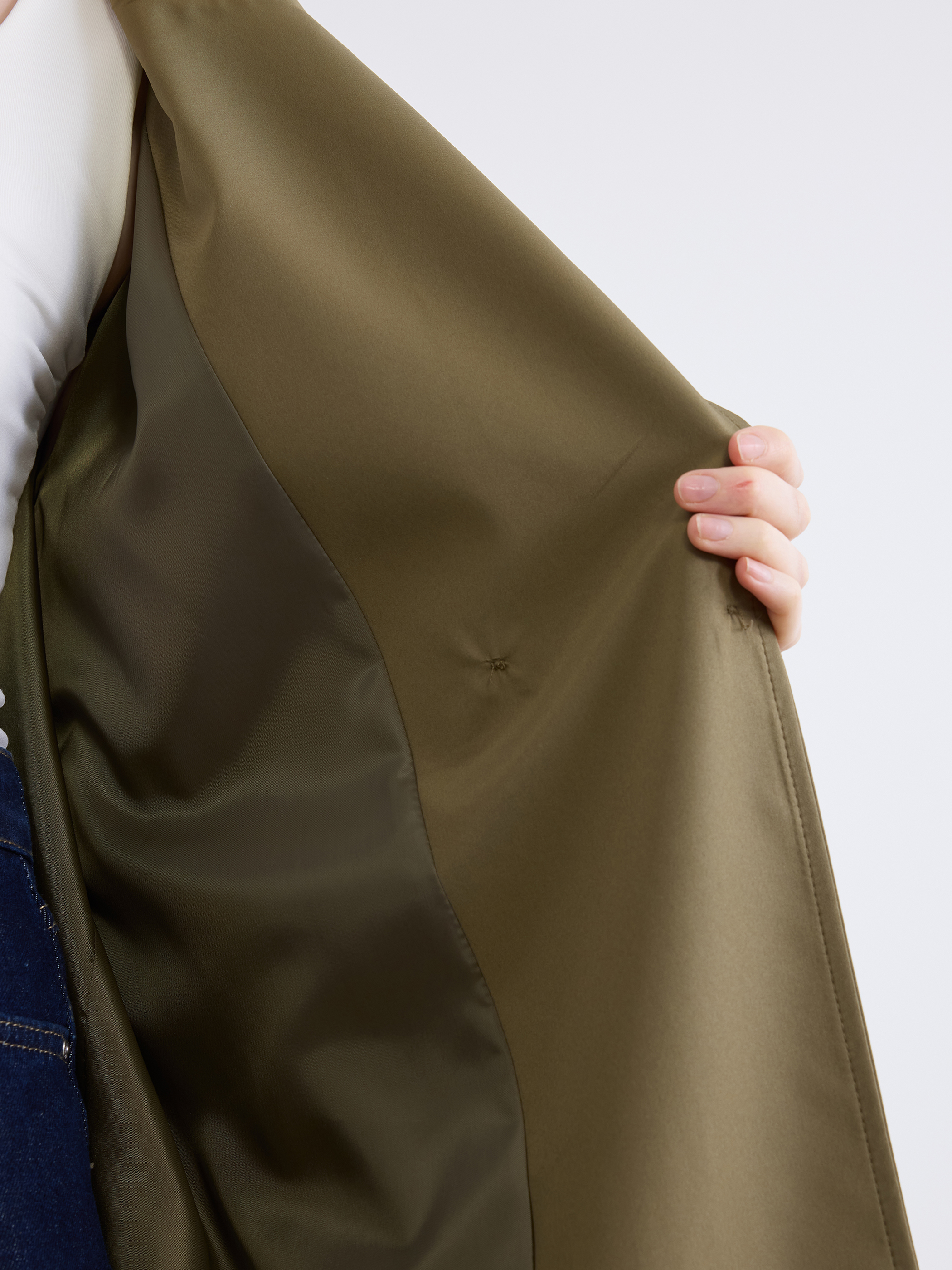 LC WAIKIKI Kruvaze Yaka Kuşaklı Oversize Kadın Trençkot görsel 4