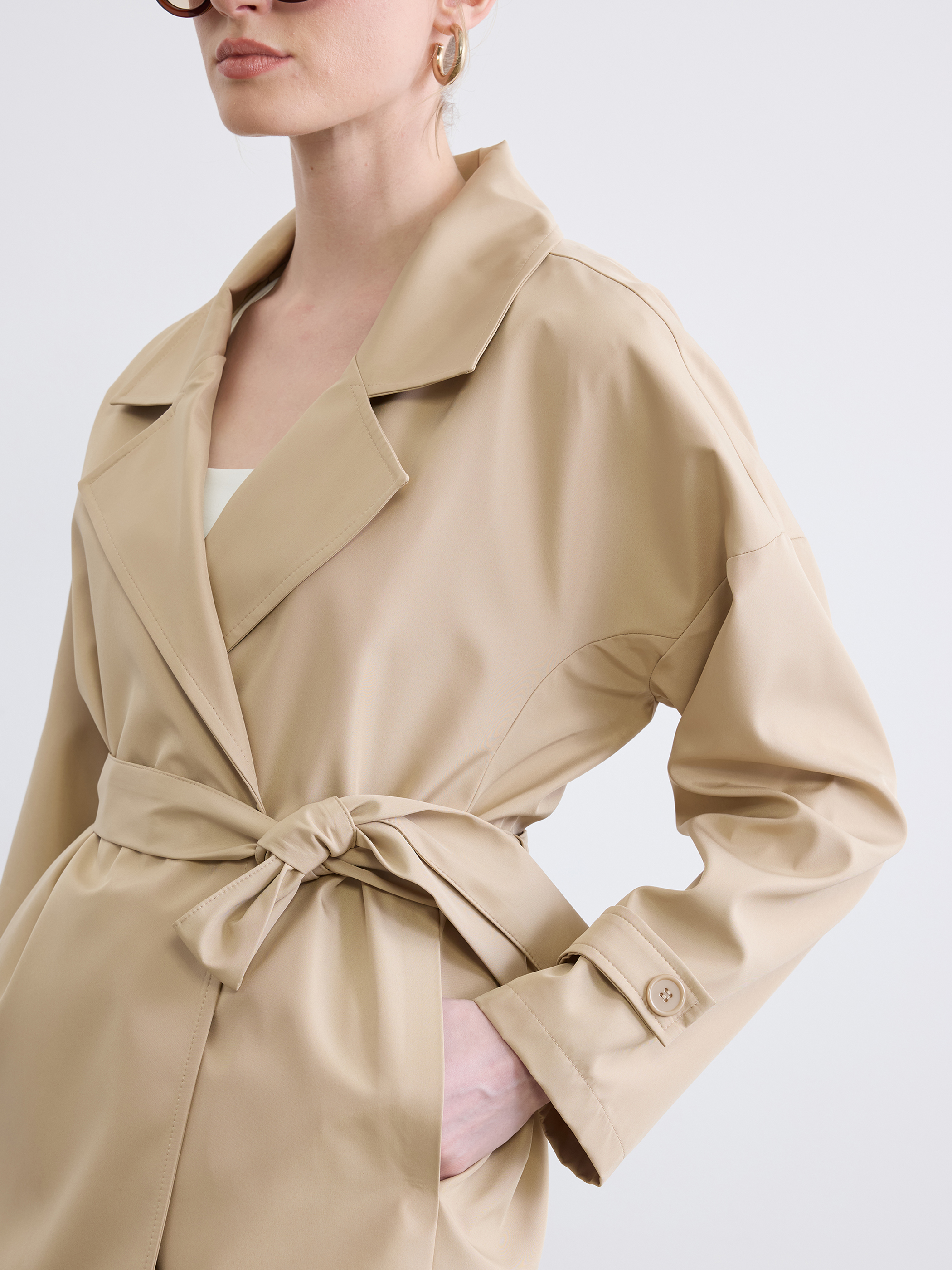 LC WAIKIKI Kruvaze Yaka Kuşaklı Oversize Kadın Trençkot görsel 4
