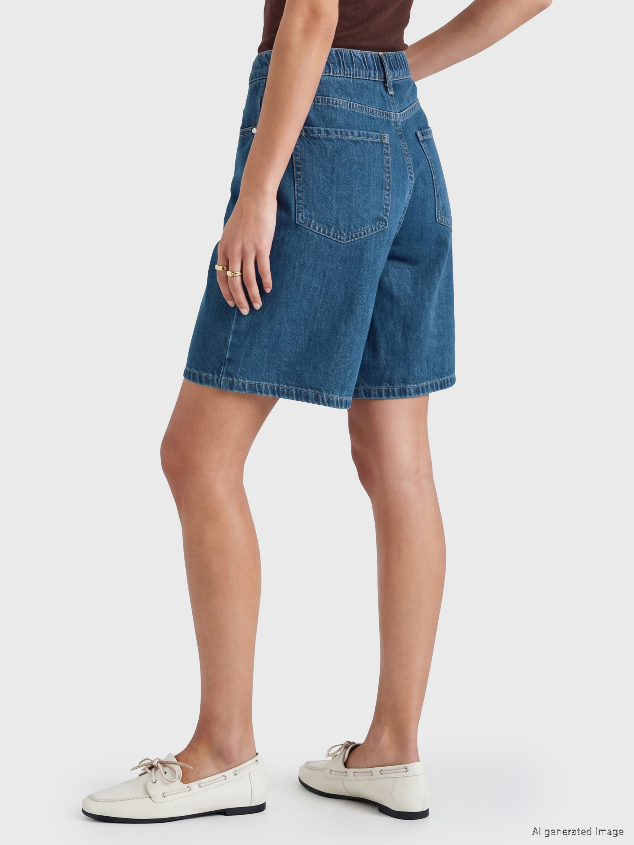 LCWAIKIKI Classic Loose Fit Kadın Jean Şort görsel 3