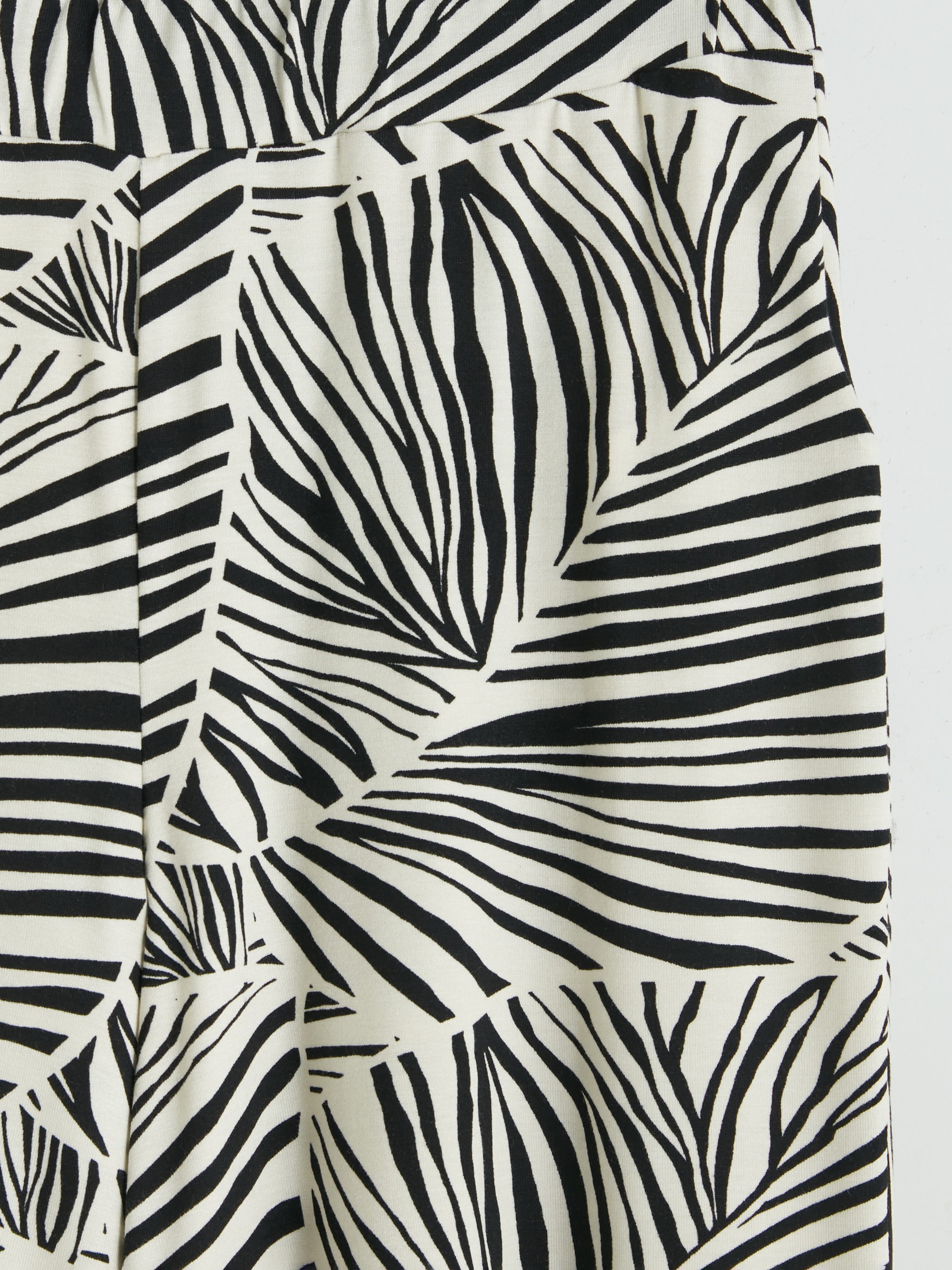 LCWAIKIKI Basic Yüksek Bel Zebra Desenli Kadın Şortolon görsel 7