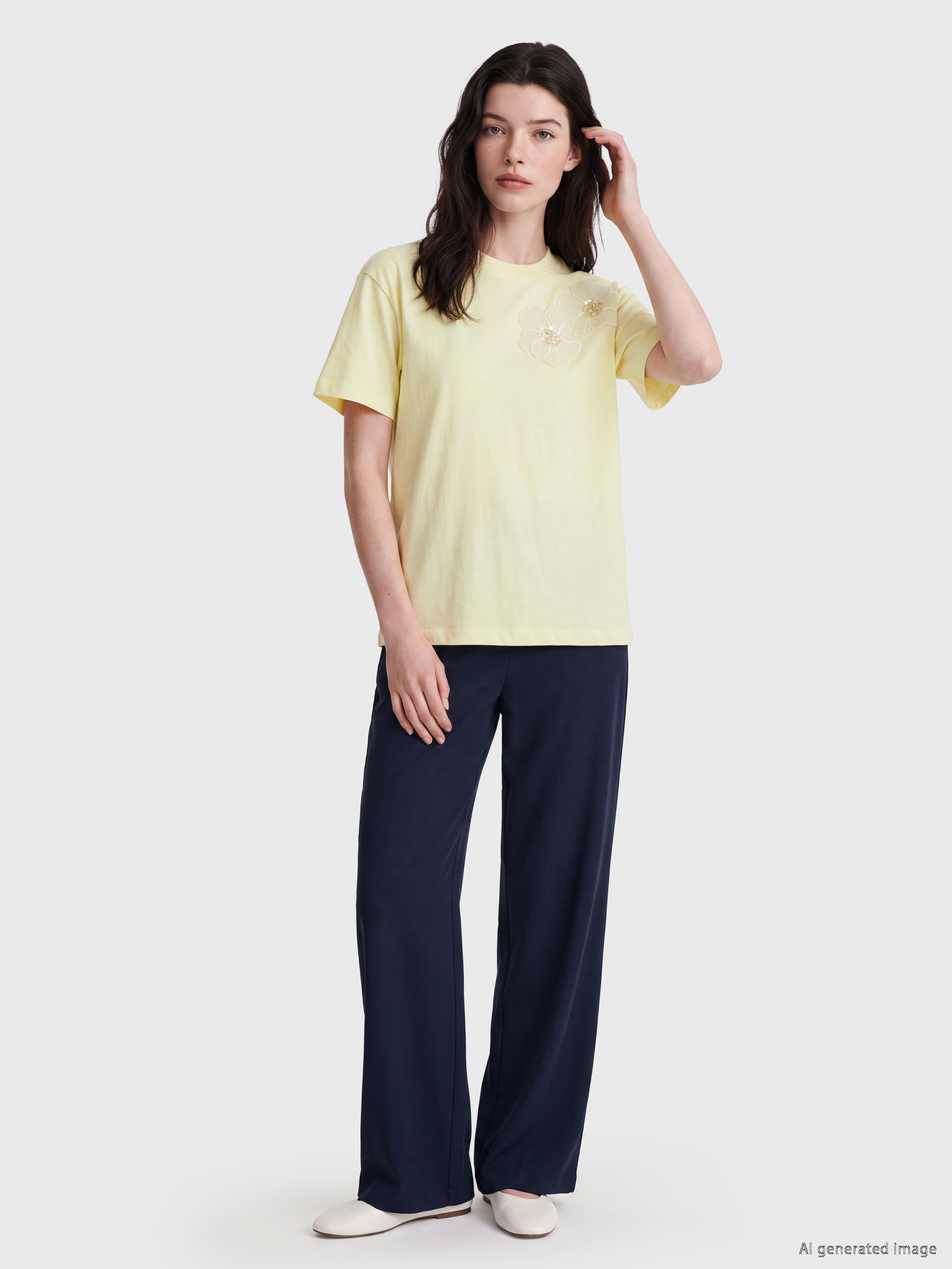 LCW Comfort Çiçek Aplikeli %100 Pamuklu Kadın Tişört görsel 2