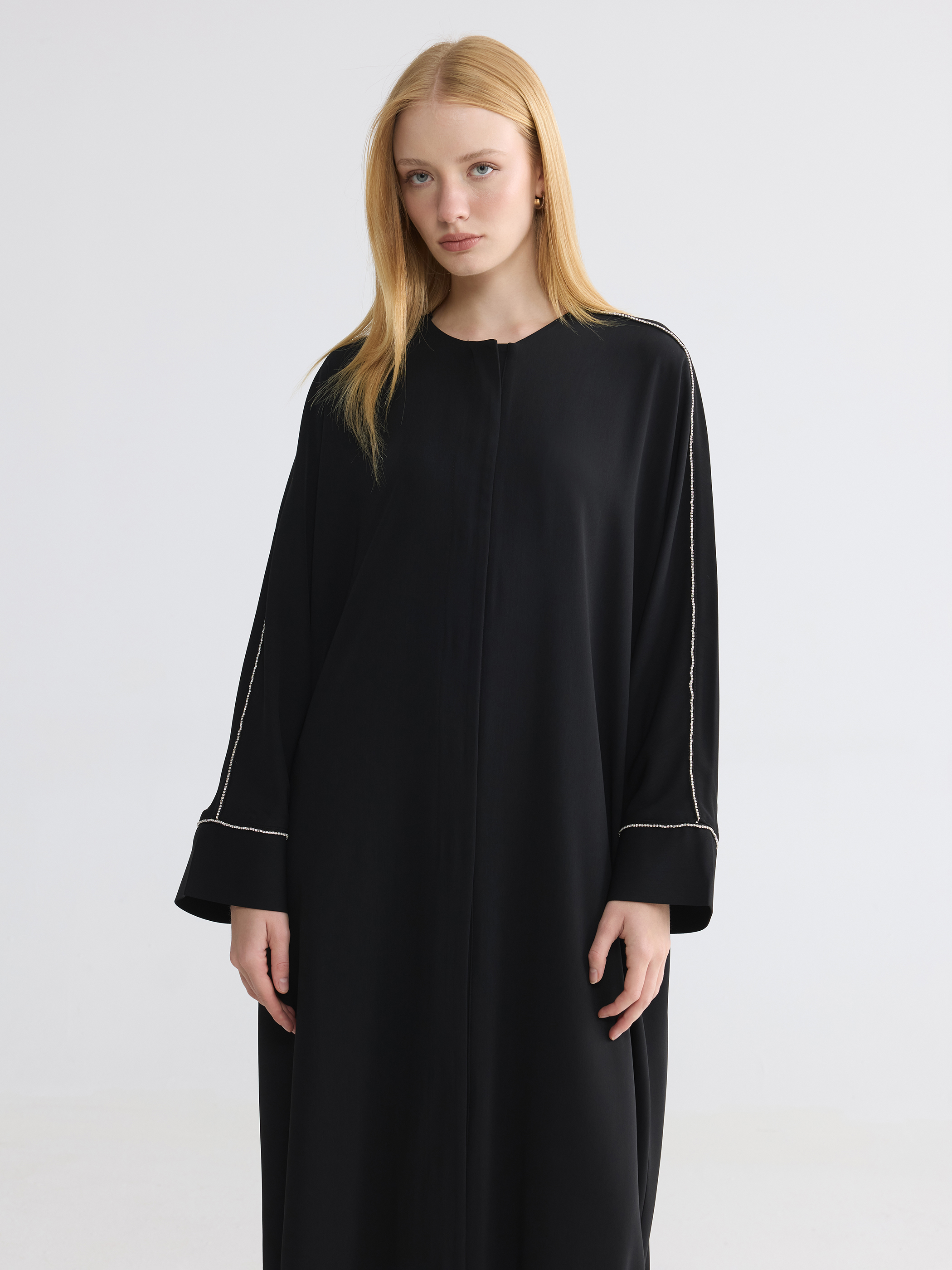 LCW Modest Bisiklet Yaka Oversize Krep Kadın Ferace