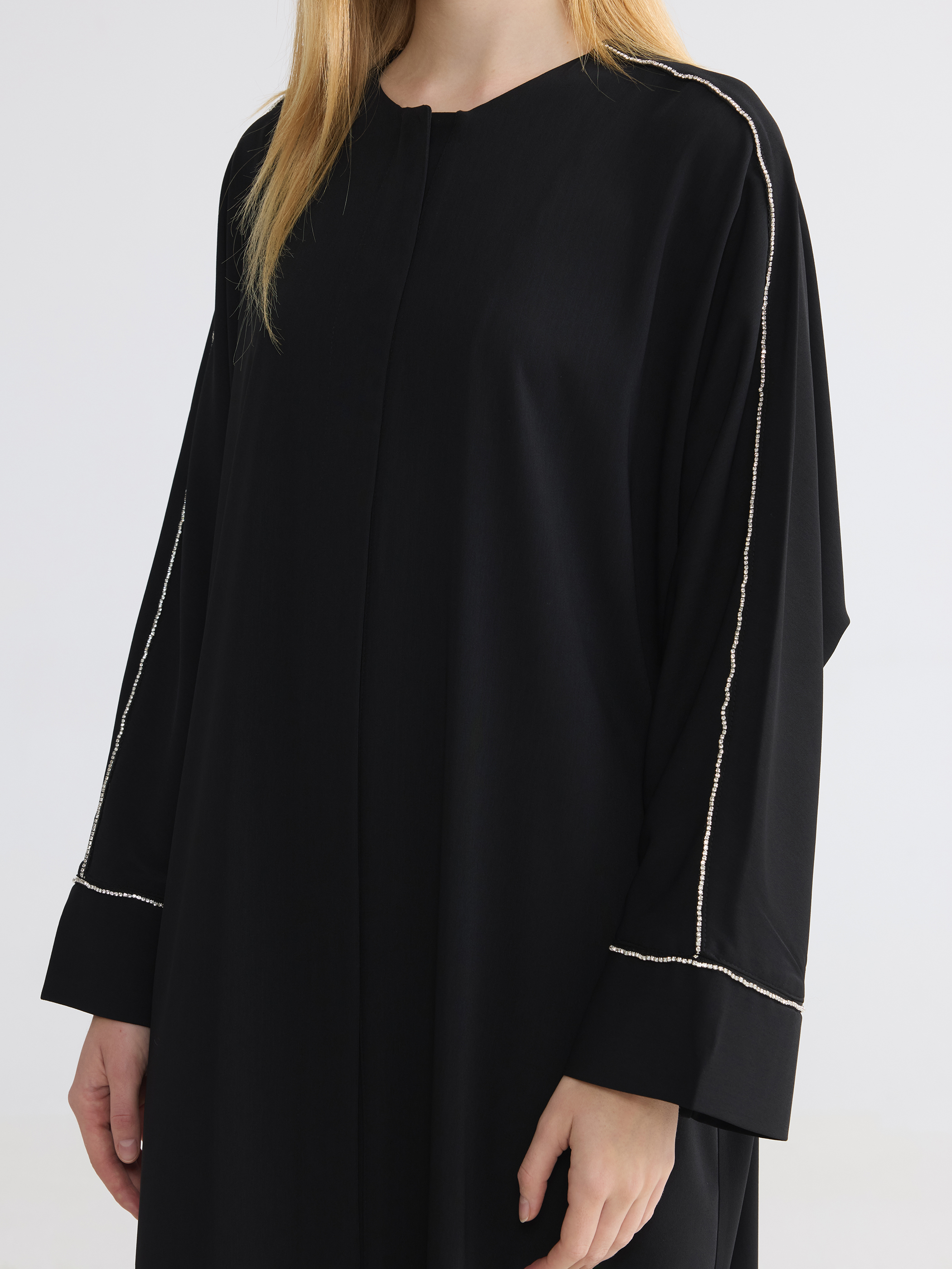 LCW Modest Bisiklet Yaka Oversize Krep Kadın Ferace görsel 3