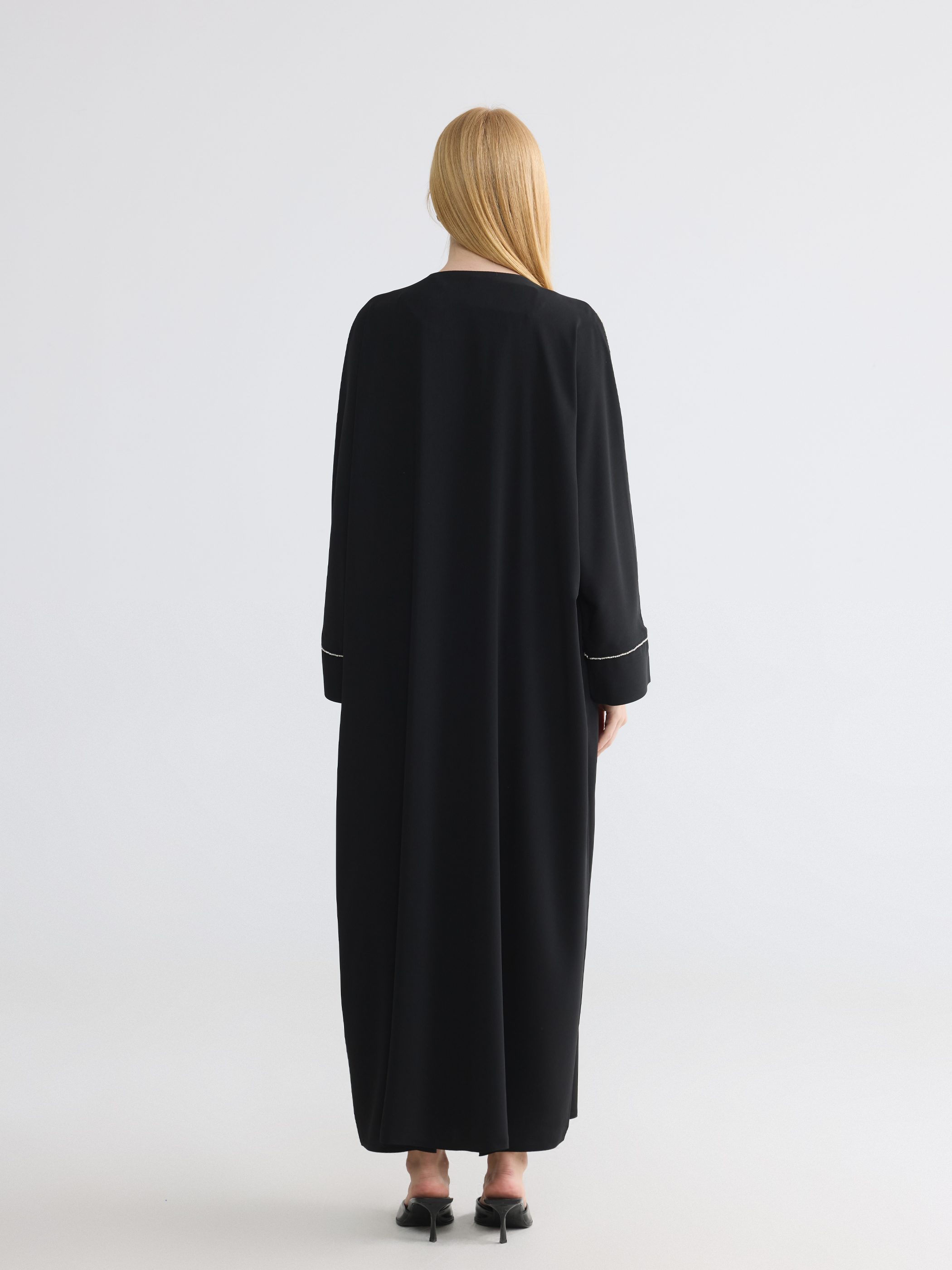LCW Modest Bisiklet Yaka Oversize Krep Kadın Ferace görsel 4