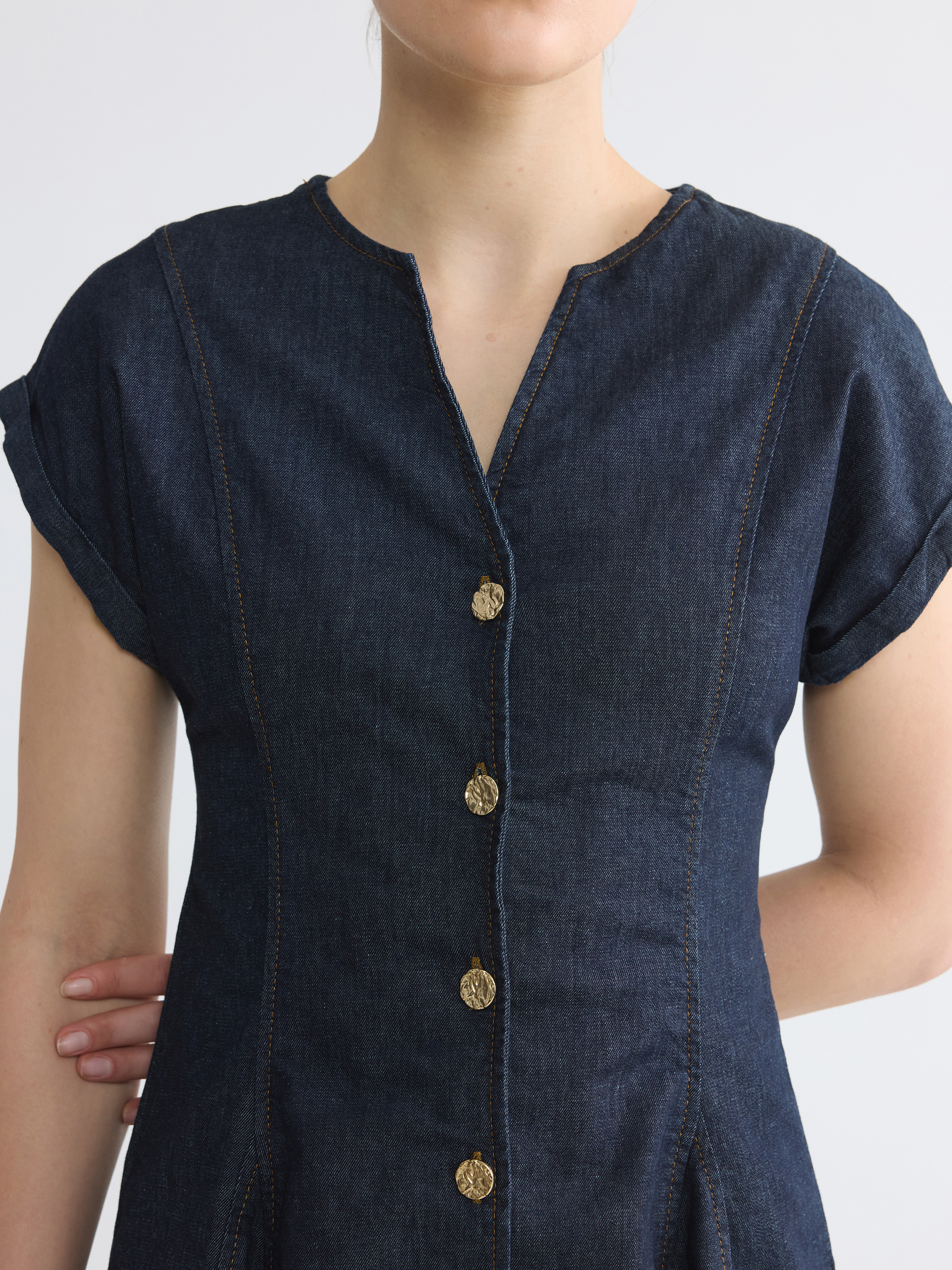 LCW Comfort Kaçık Yaka Mini Jean Elbise görsel 3